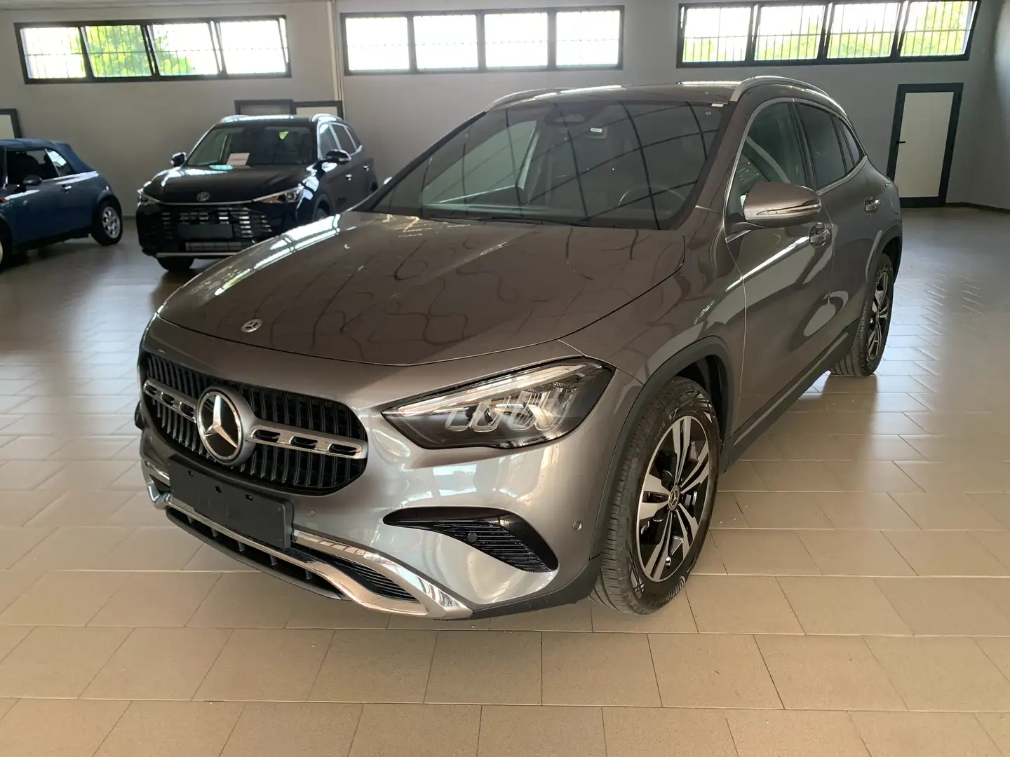 Mercedes-Benz GLA 180 GLA H 247 180 PROGRESSIVE ADVANCED Gris - 1