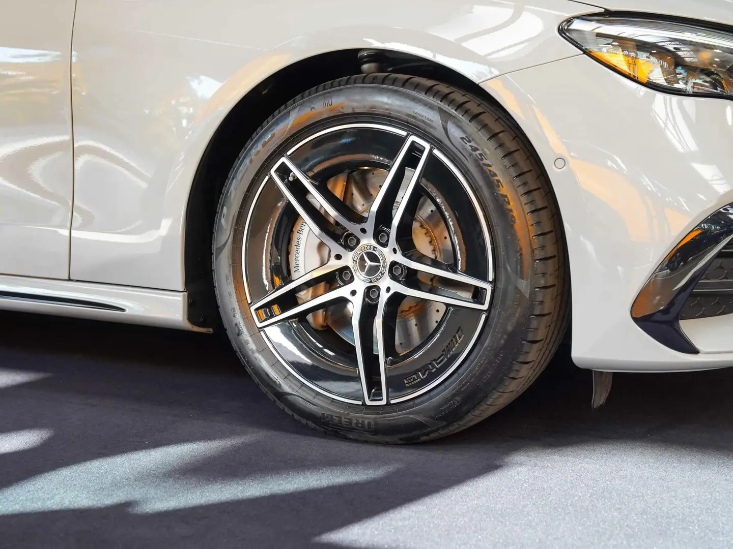 Mercedes-Benz E 220 E 220 d AMG Line Night alpingrau Superscreen DAB Gris - 2