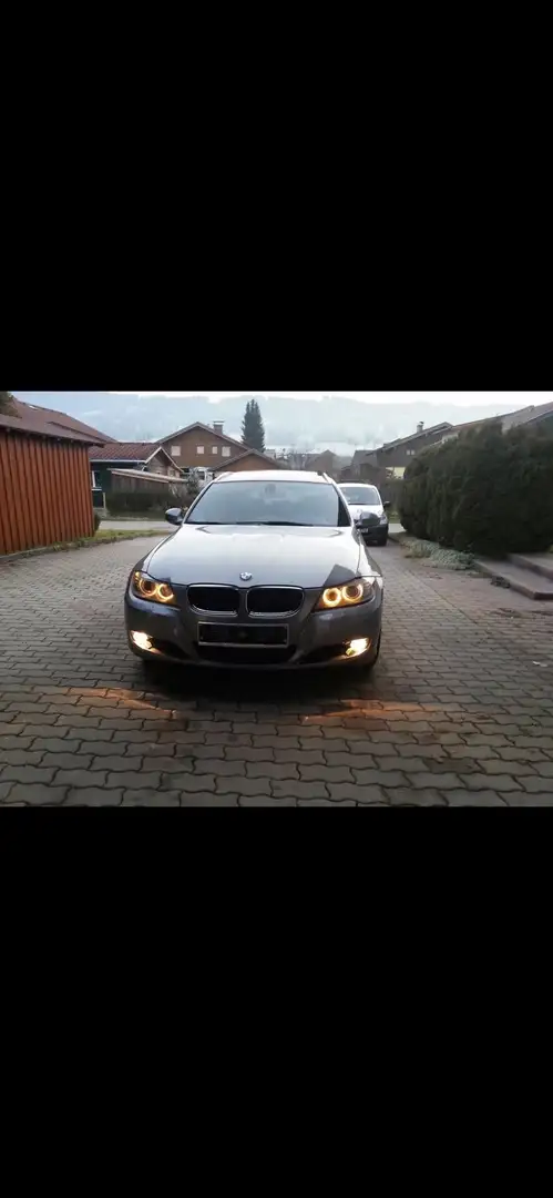 BMW 330 330d xDrive Touring Aut. Grau - 1