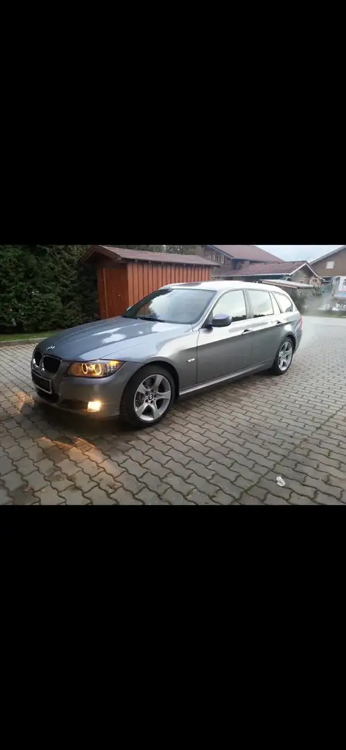 BMW 330 330d xDrive Touring Aut. Grau - 2
