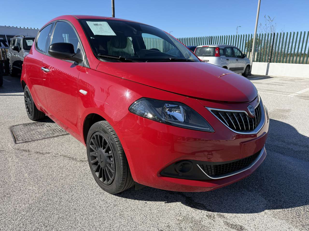 Lancia Ypsilon 1.0 firefly hybrid Silver s&s 70cv