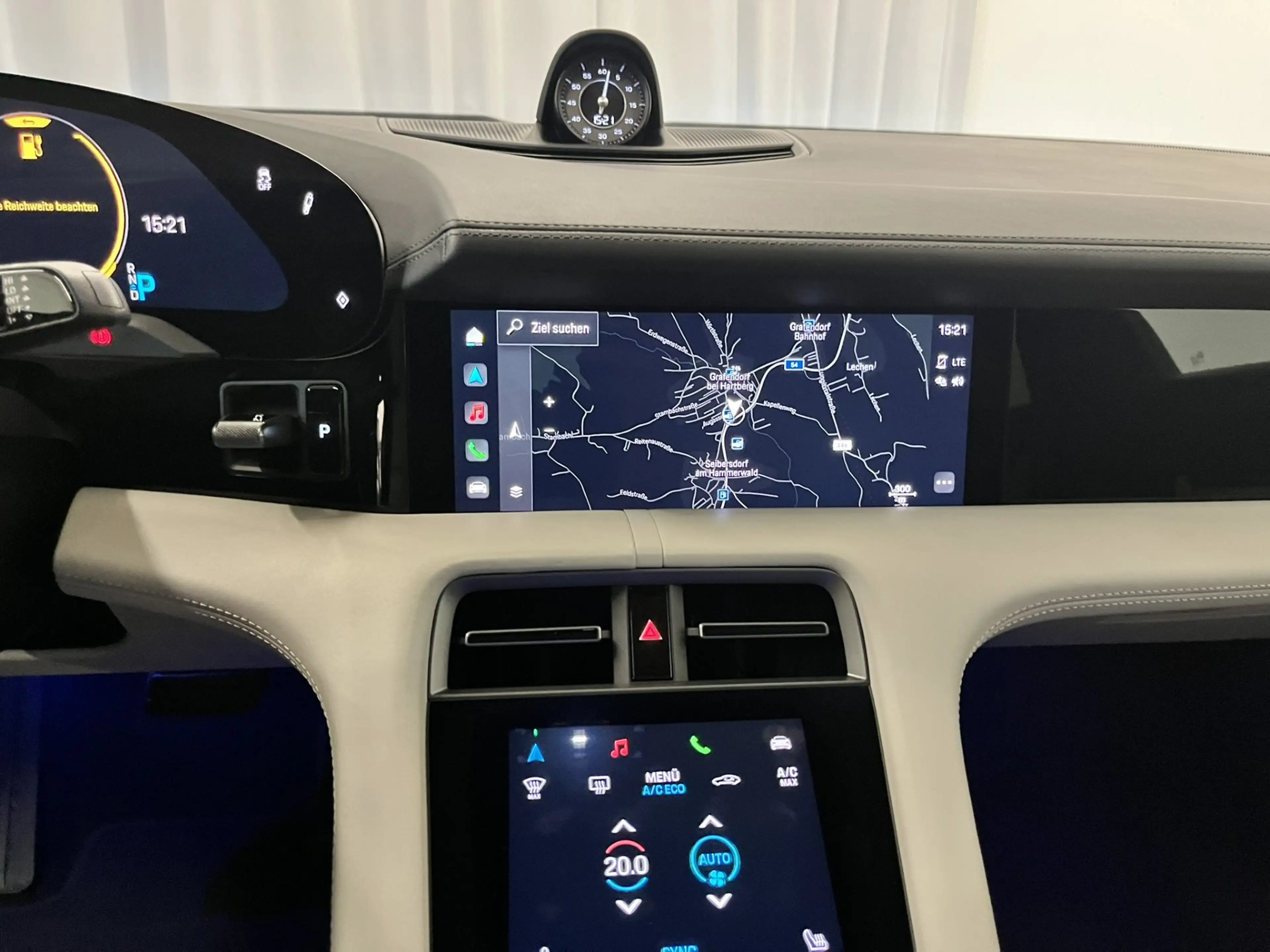 Porsche Taycan *Sport Chrono / BOSE / Panorama* — photo 12