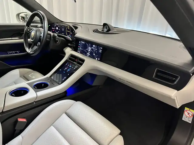 Porsche Taycan view 9