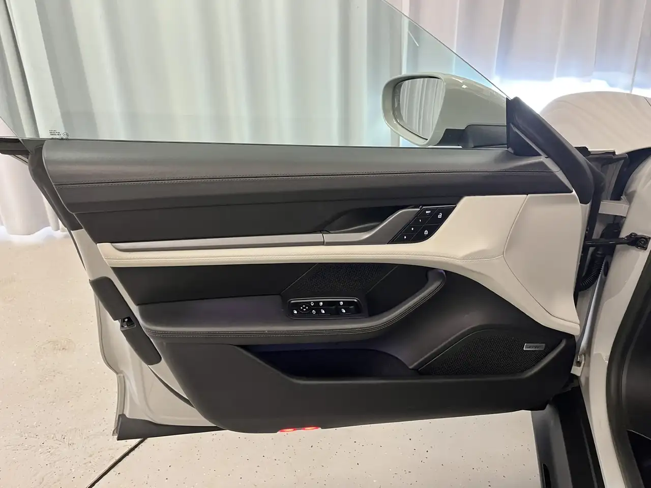 Porsche Taycan *Sport Chrono / BOSE / Panorama*, миниатюра 19