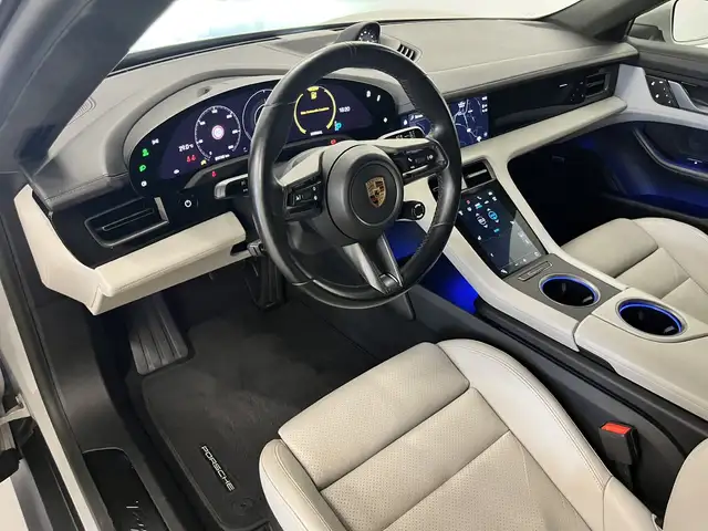 Porsche Taycan view 8