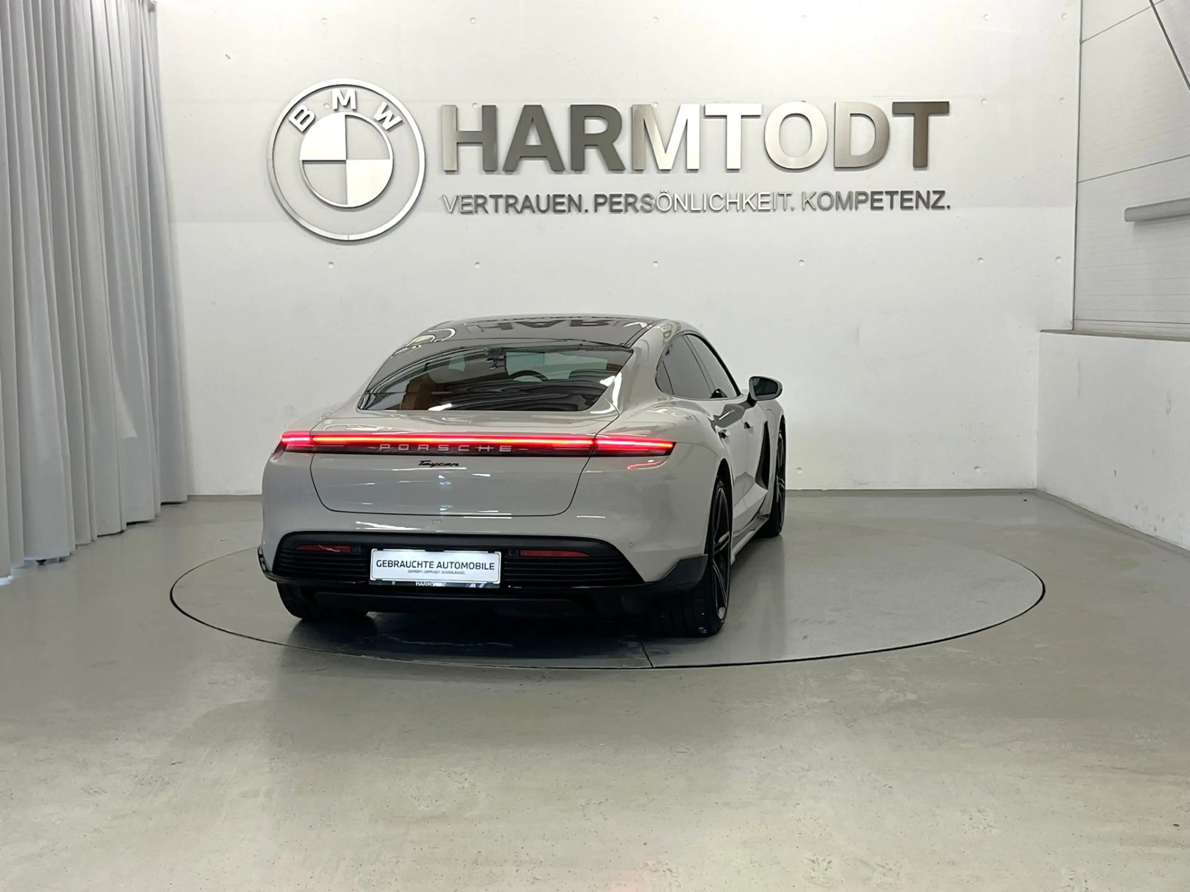 Porsche Taycan *Sport Chrono / BOSE / Panorama* — photo 5