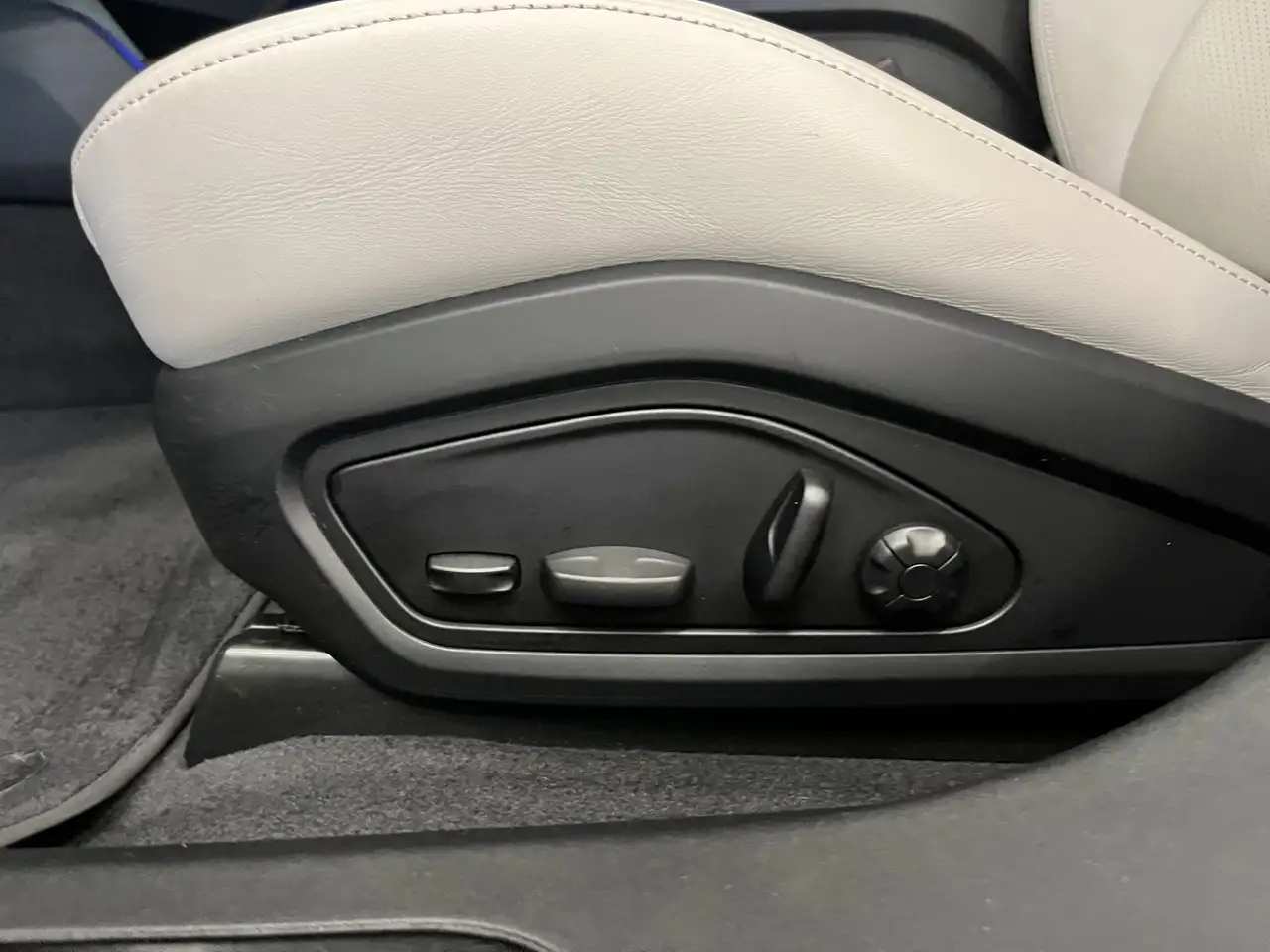 Porsche Taycan *Sport Chrono / BOSE / Panorama*, миниатюра 17