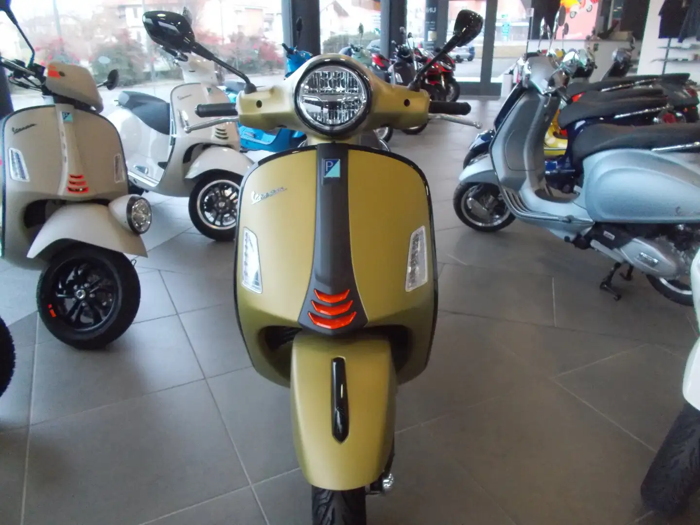 Vespa GTS 300 SUPERSPORT 2024 Oro - 2