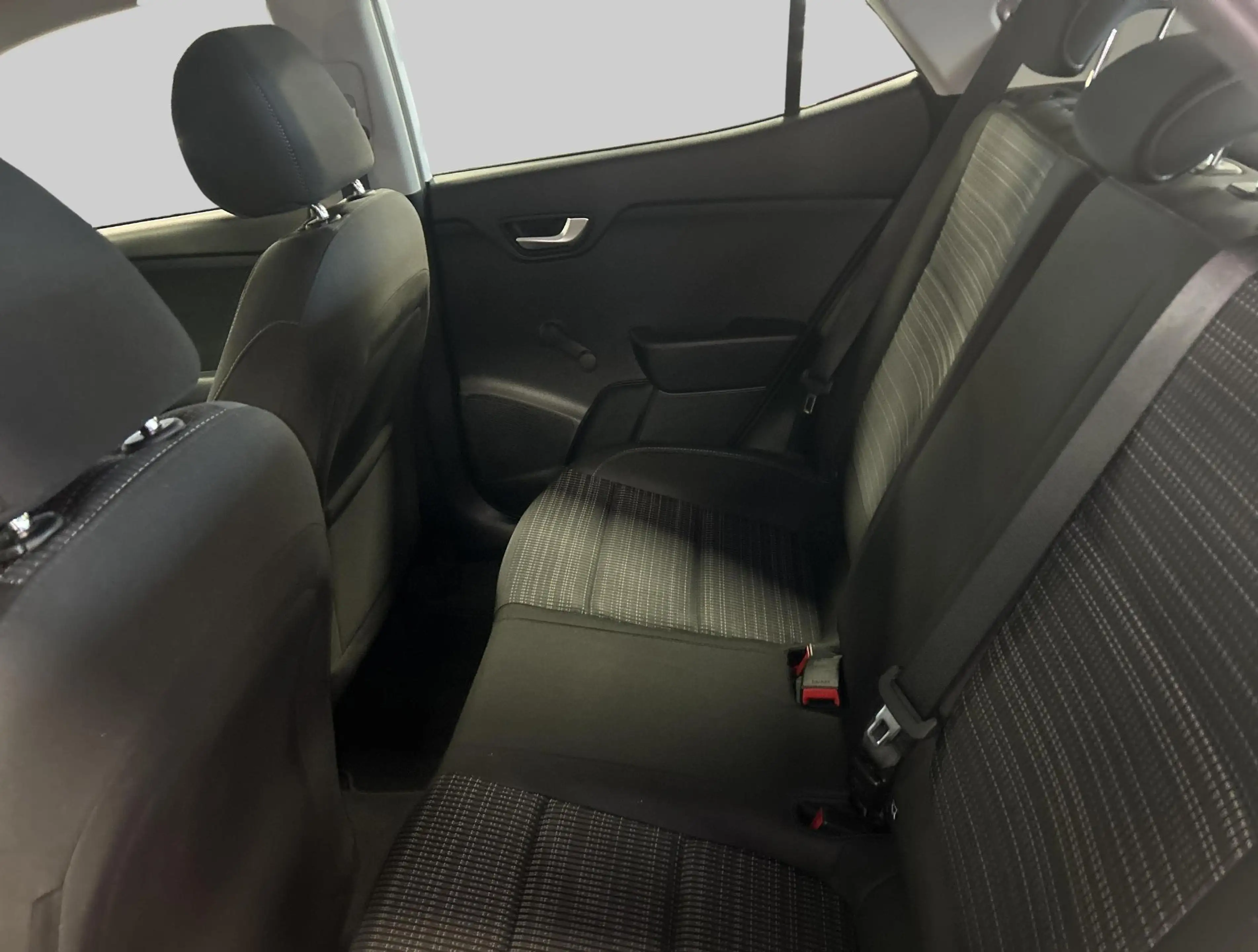 Kia Stonic 1.0 T-GDi MHEV DynamicLine Carplay/Android Auto — photo 9