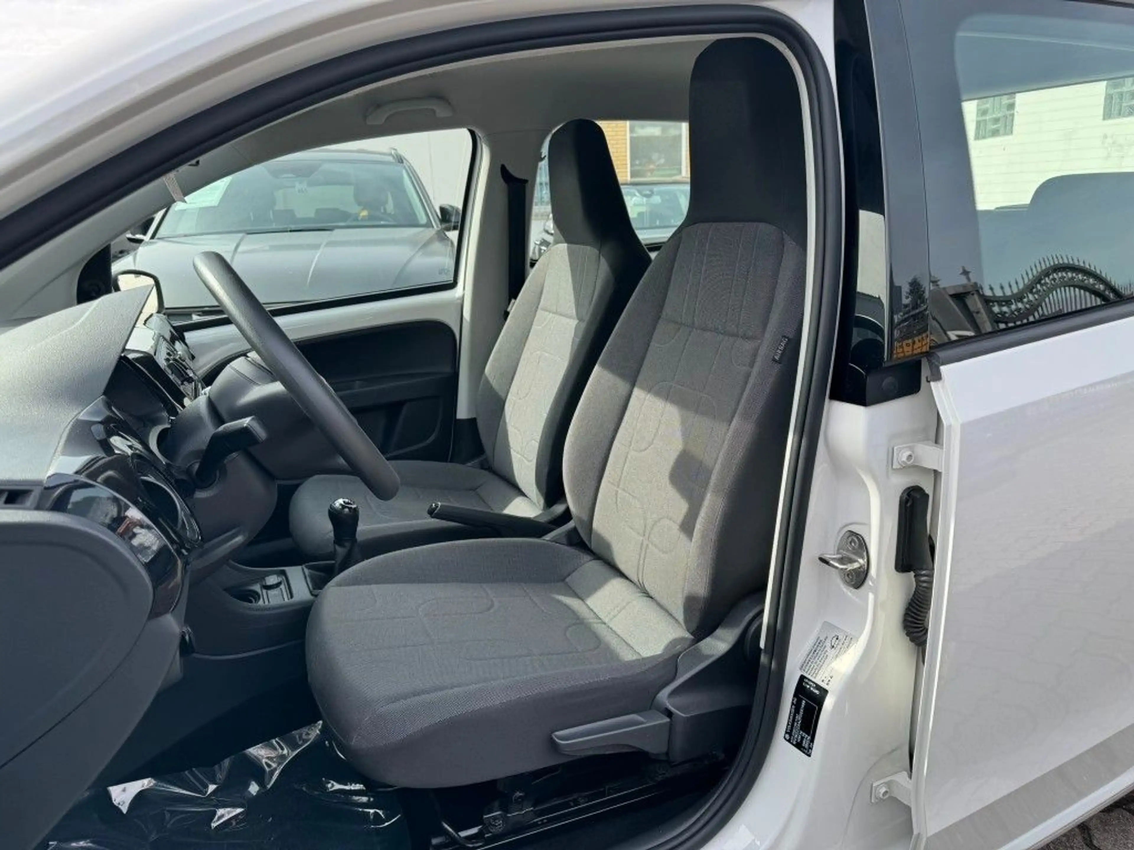 Volkswagen up! move up! / ALLWETTERREIFEN — photo 12