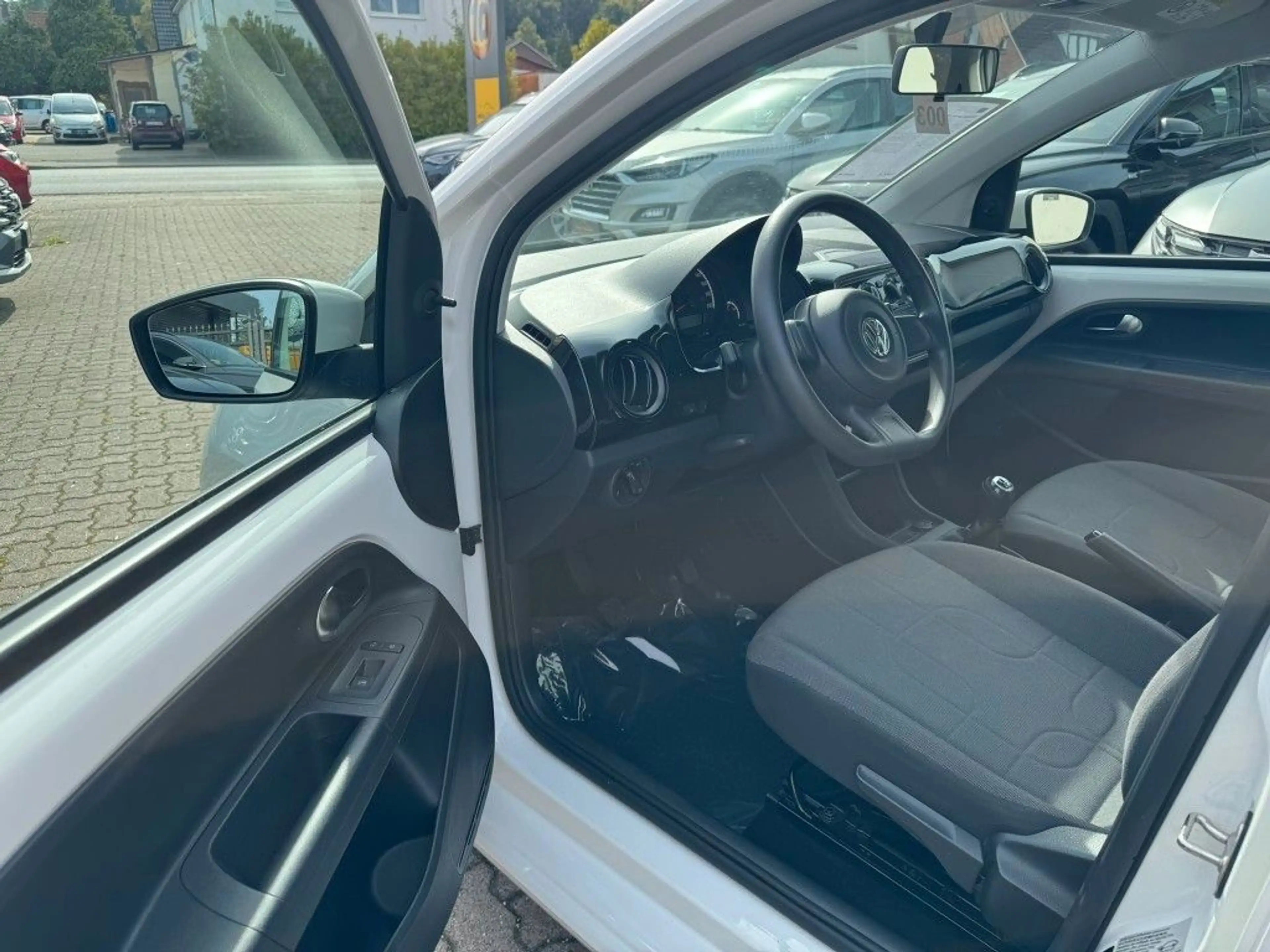 Volkswagen up! move up! / ALLWETTERREIFEN — photo 9