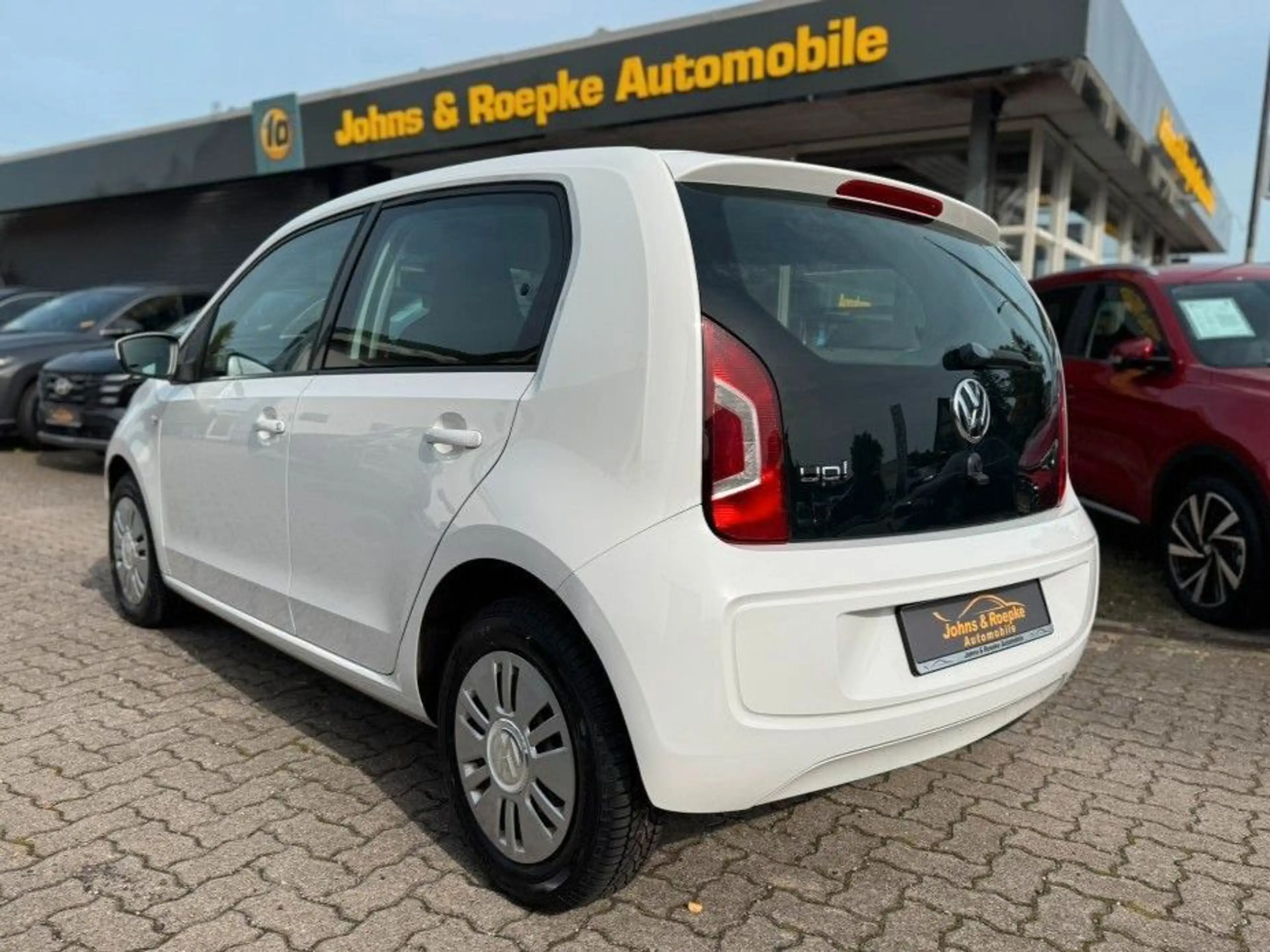 Volkswagen up! move up! / ALLWETTERREIFEN — photo 3