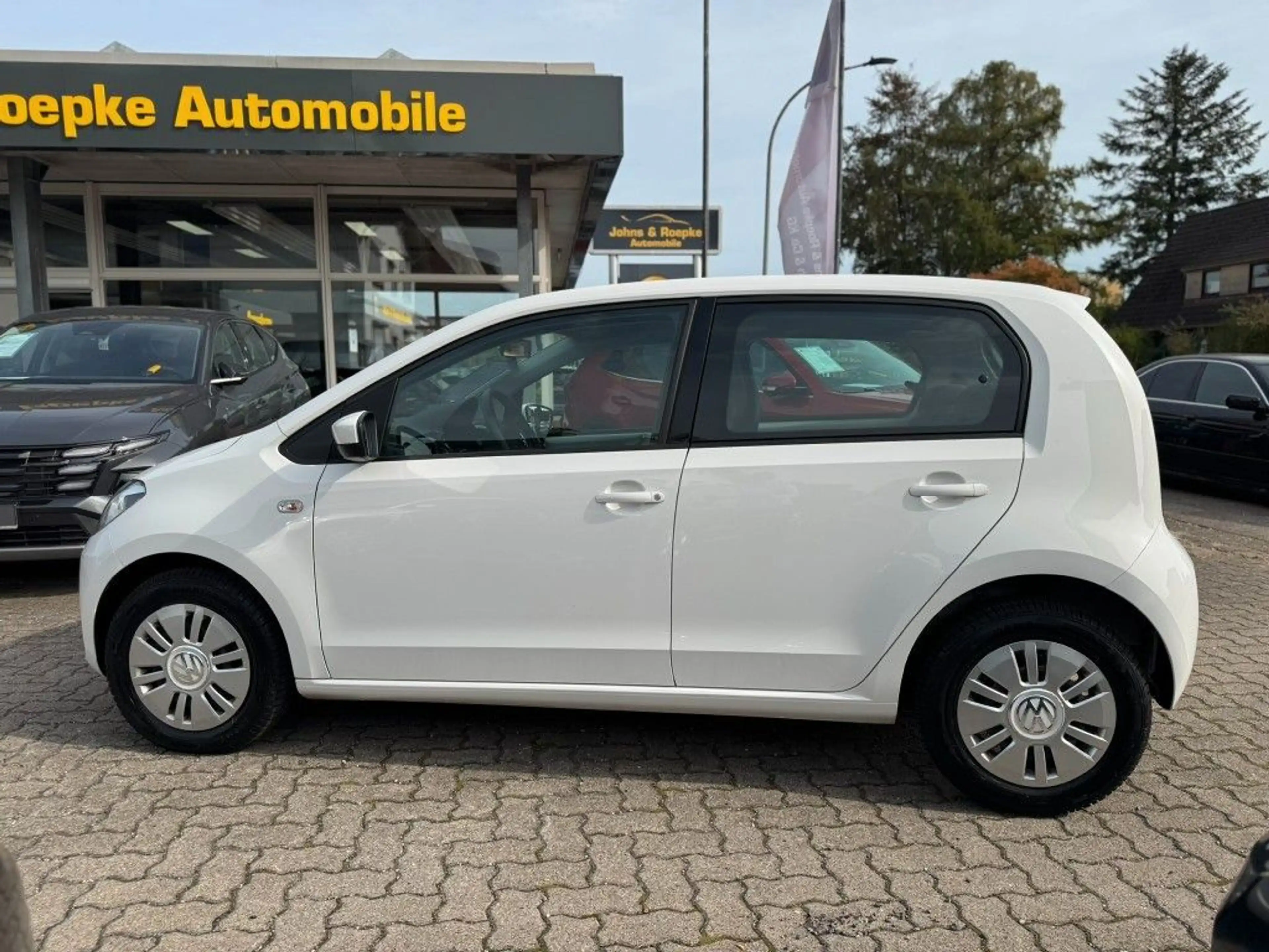 Volkswagen up! move up! / ALLWETTERREIFEN — photo 2