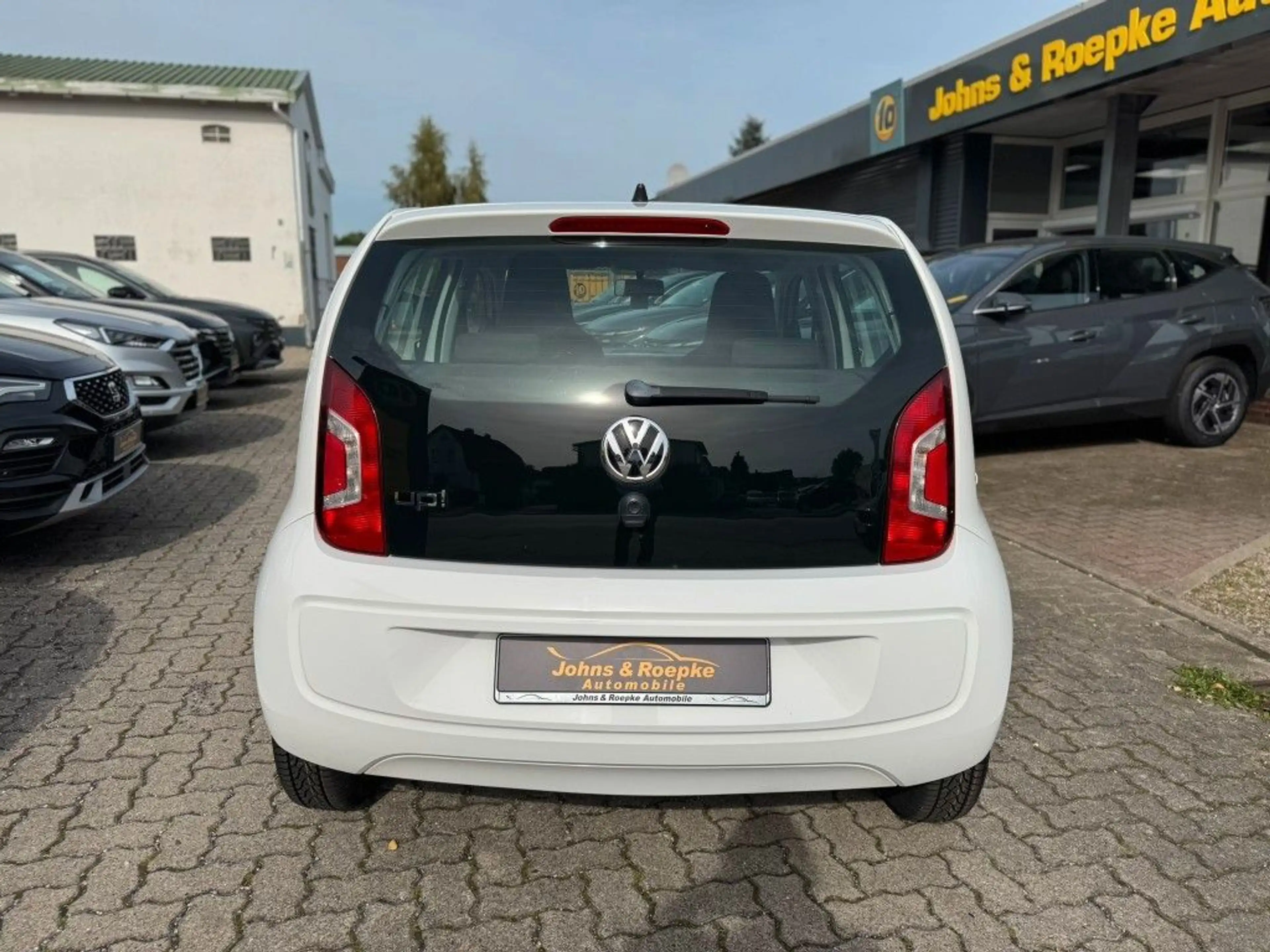 Volkswagen up! move up! / ALLWETTERREIFEN — photo 4