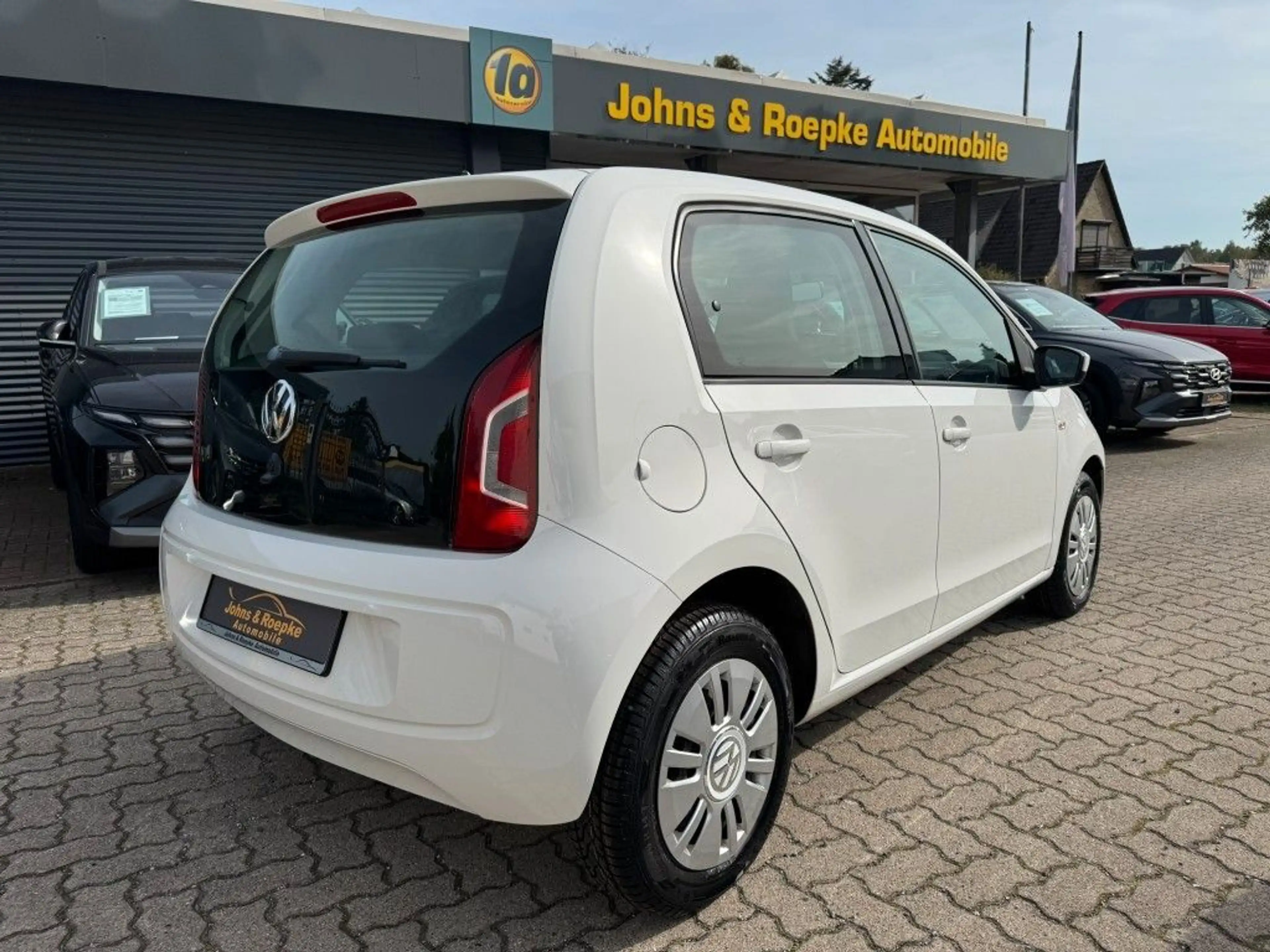 Volkswagen up! move up! / ALLWETTERREIFEN — photo 6