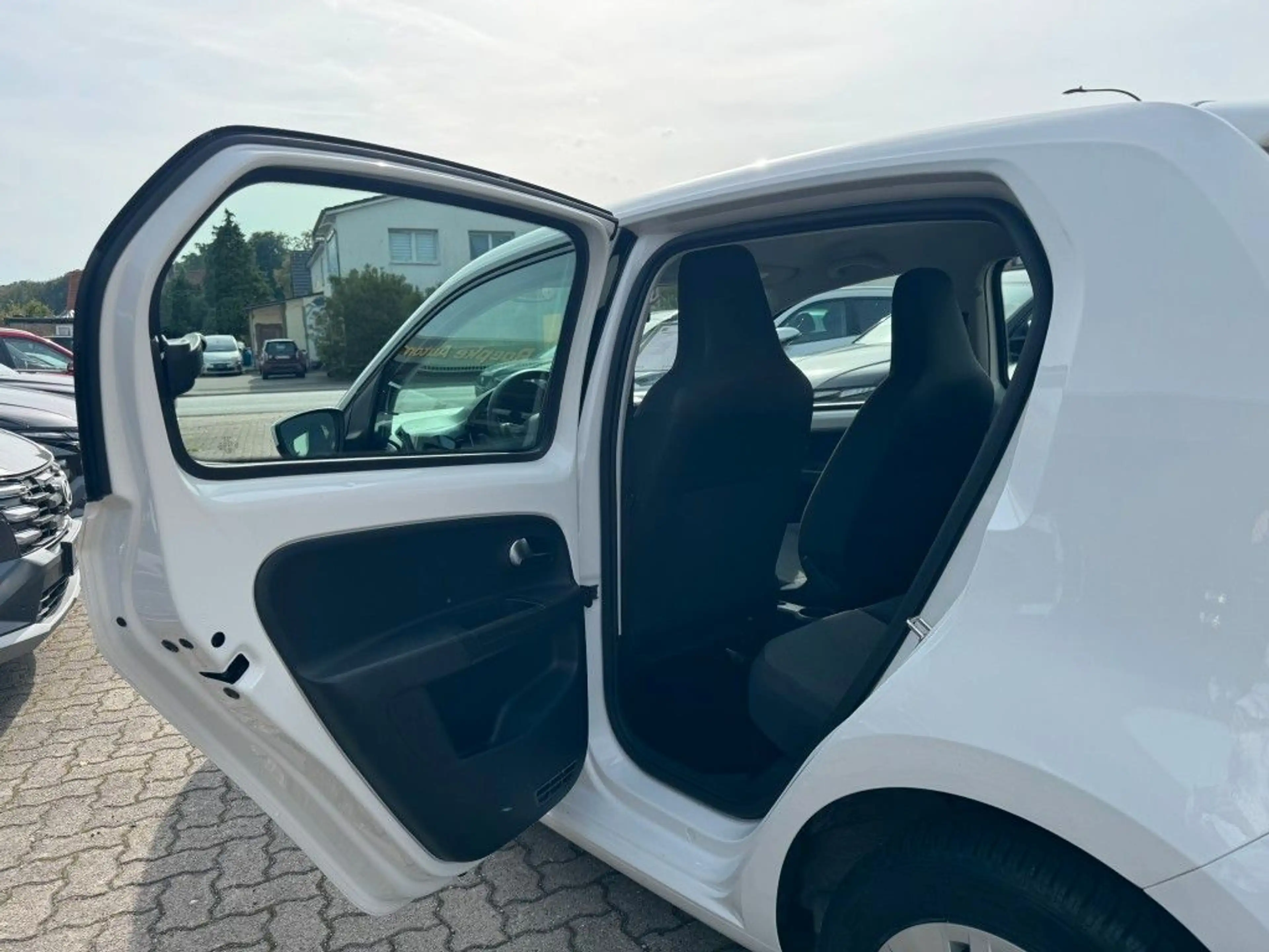 Volkswagen up! move up! / ALLWETTERREIFEN — photo 22