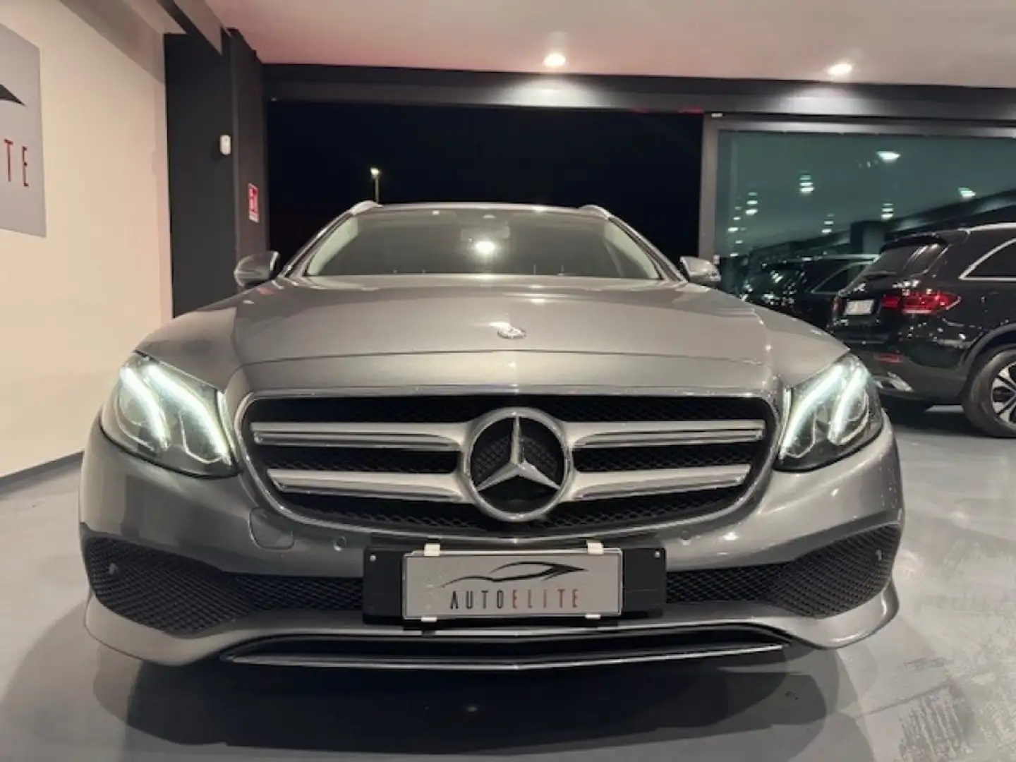 Mercedes-Benz E 220 d S.W. Auto Sport Gris - 2