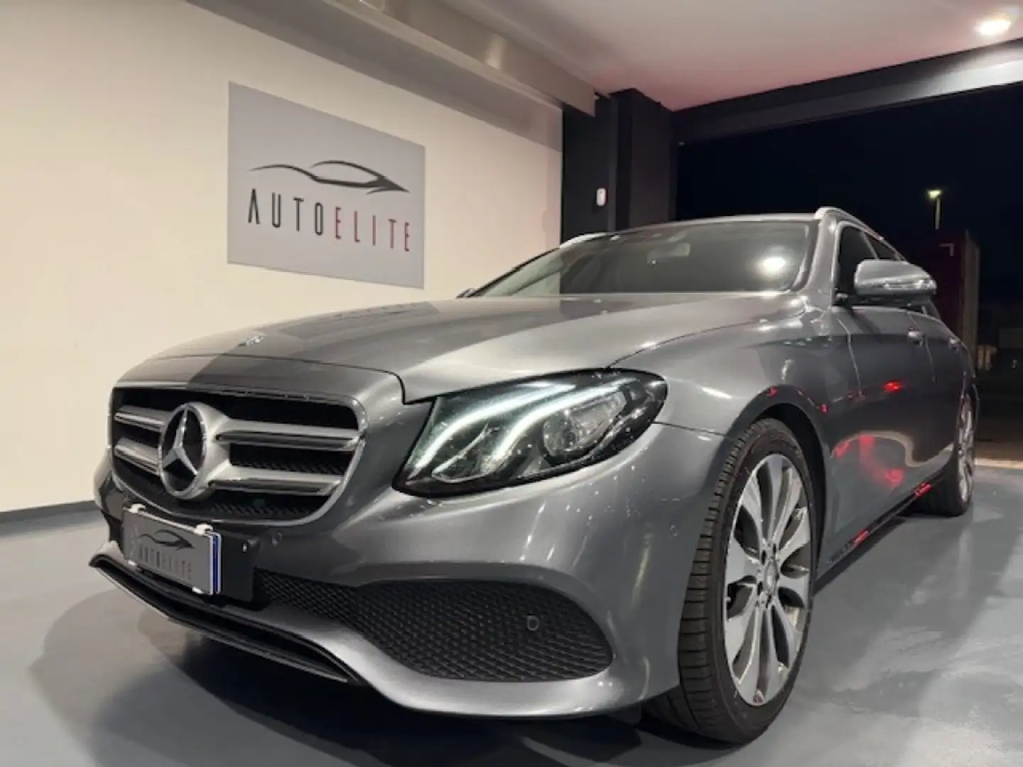 Mercedes-Benz E 220 d S.W. Auto Sport Gris - 1