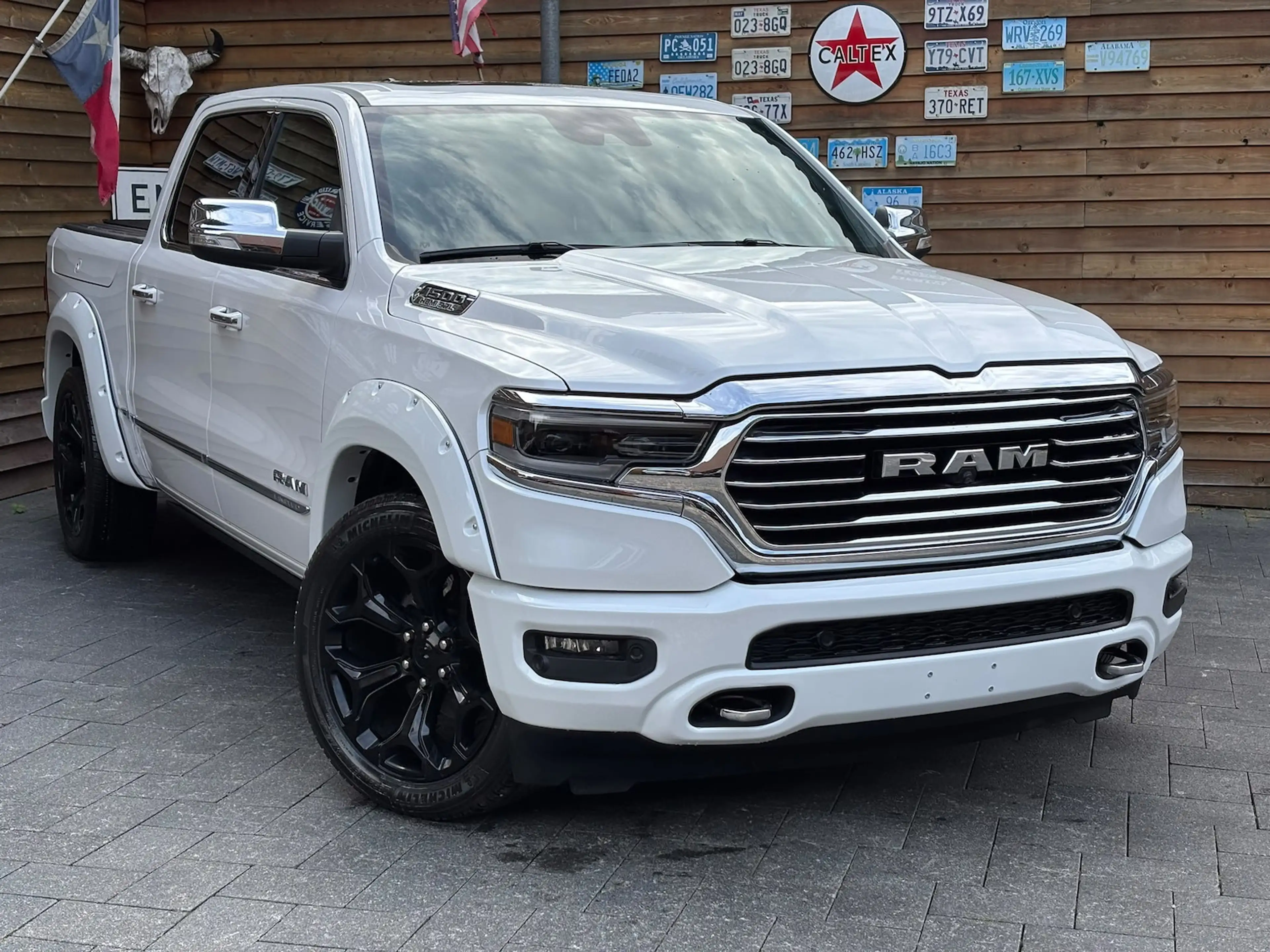 Dodge RAM 1500 5,7 Limited RAMBOX 4X4 Pano 360° ACC — photo 2