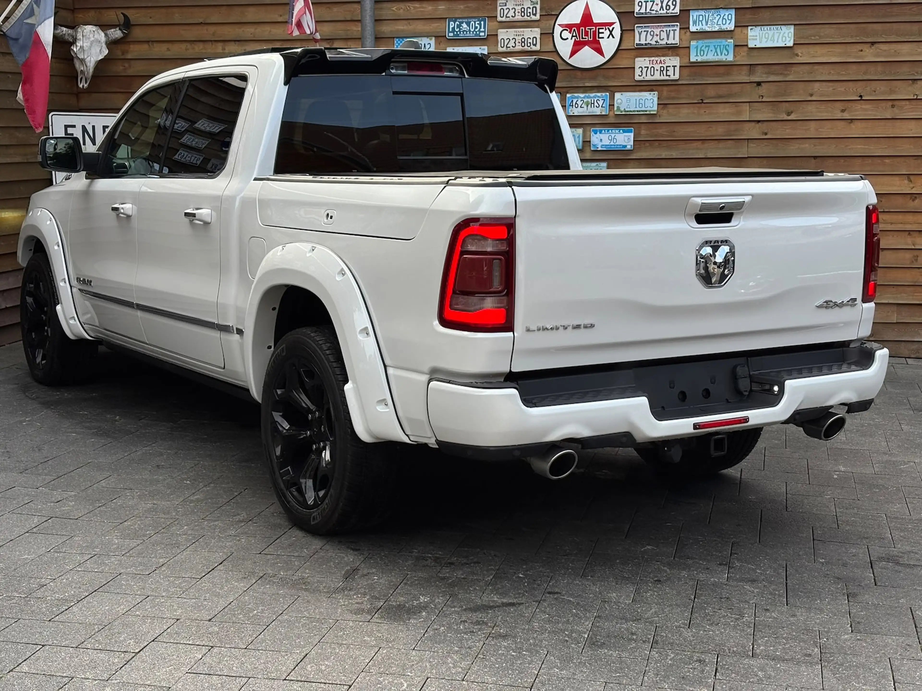 Dodge RAM 1500 5,7 Limited RAMBOX 4X4 Pano 360° ACC — photo 12