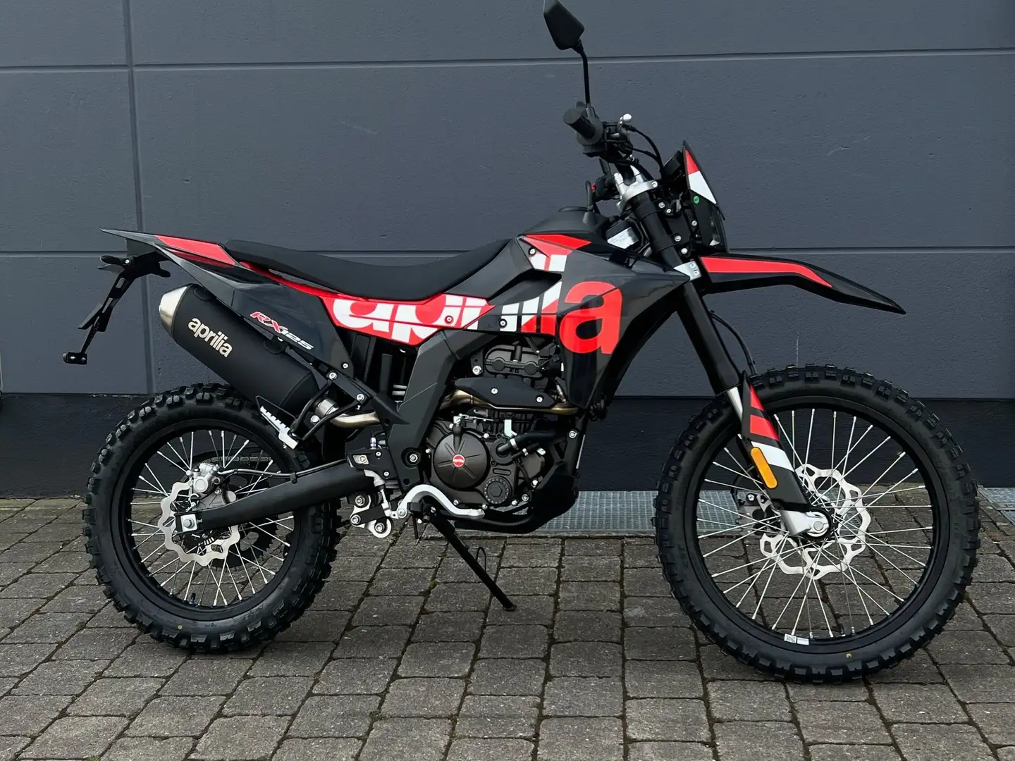 Aprilia RX 125 Modell 2025!!! inkl. 250€ Führerscheinbonus Schwarz - 1
