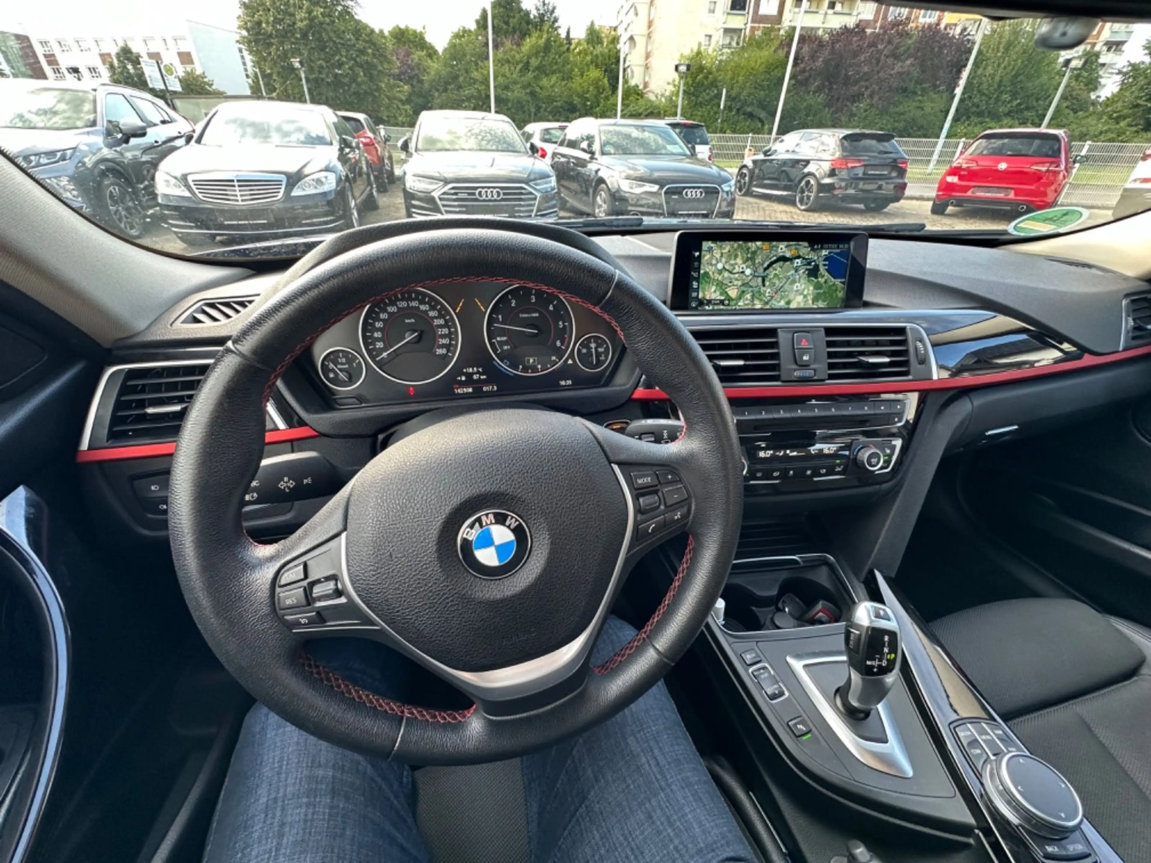 BMW 335 d Touring xDrive Sport Line *LCI*PANO*SPUR* — photo 4