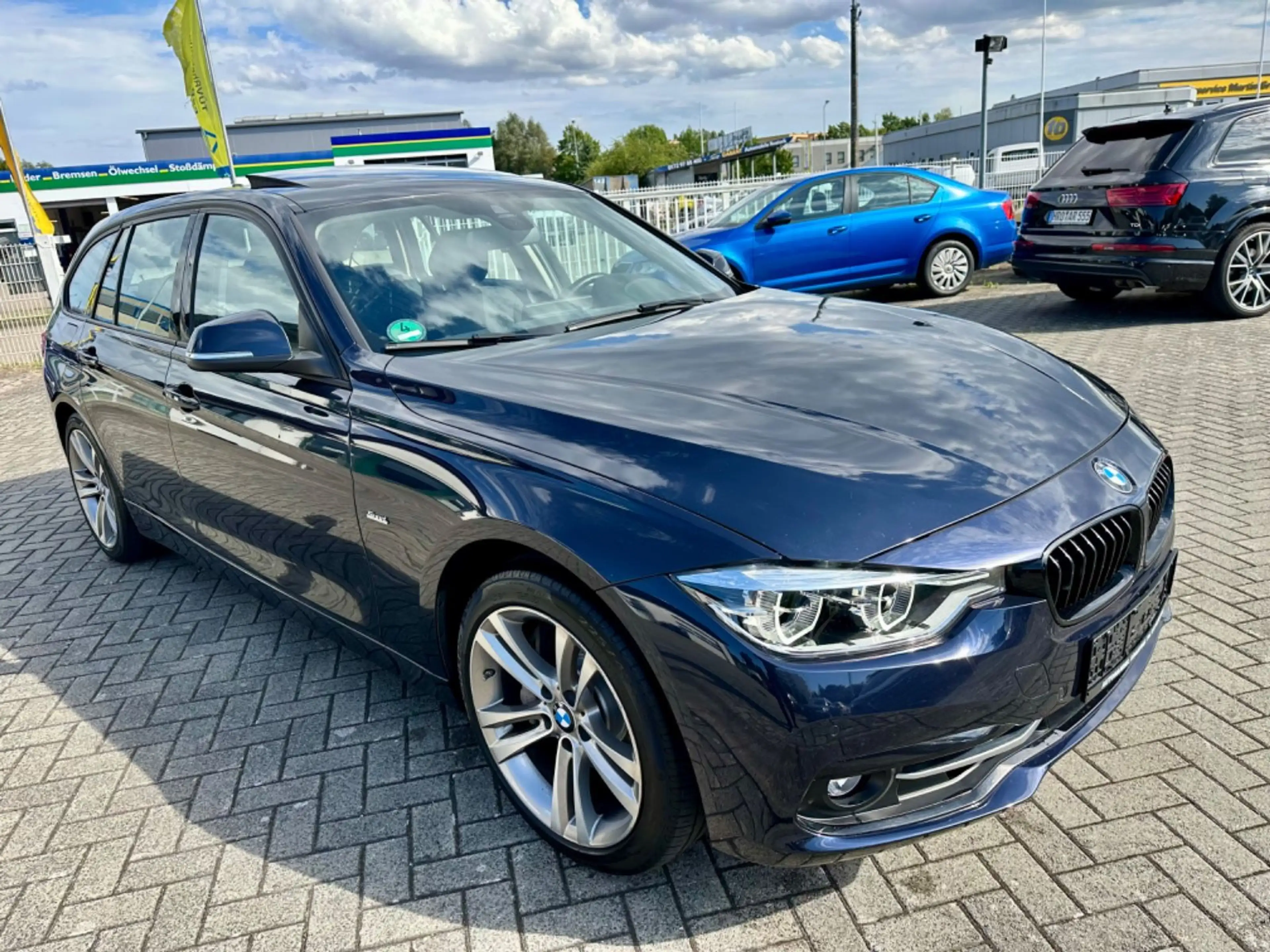 BMW 335 d Touring xDrive Sport Line *LCI*PANO*SPUR* — photo 12