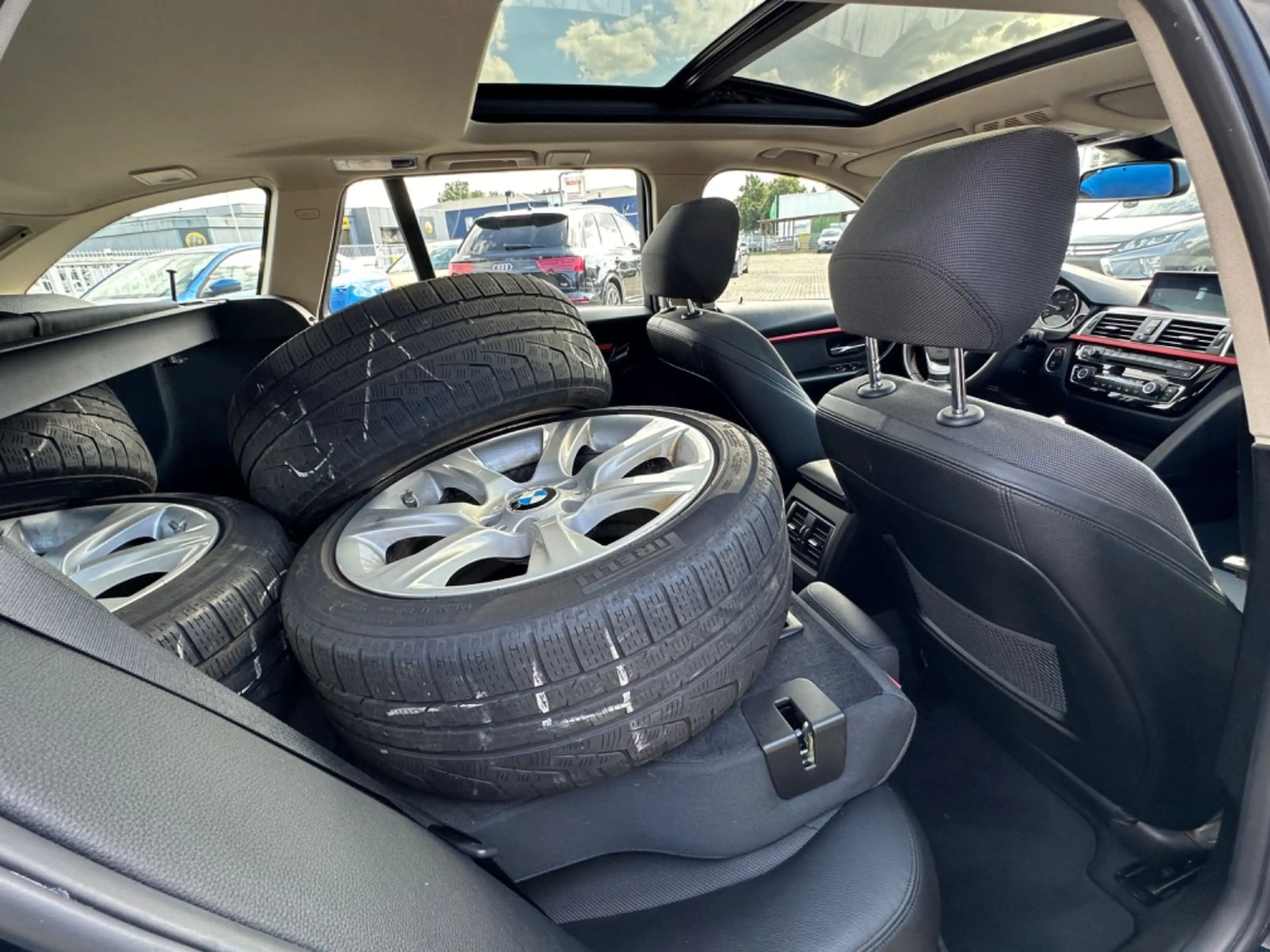 BMW 335 d Touring xDrive Sport Line *LCI*PANO*SPUR* — photo 8