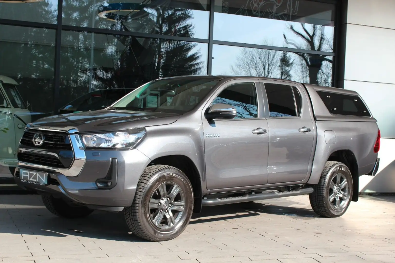 Toyota Hilux 2.8 Double Cab Comfort 4x4 mit Hardtop Grau - 1