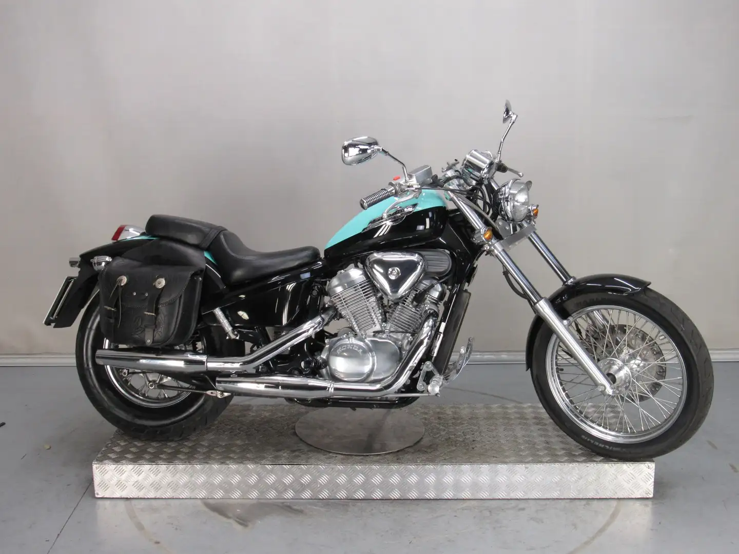 Honda VT 600 SHADOW - 1
