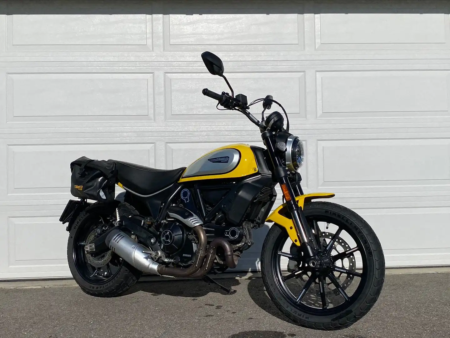 Ducati Scrambler ICON Geel - 1