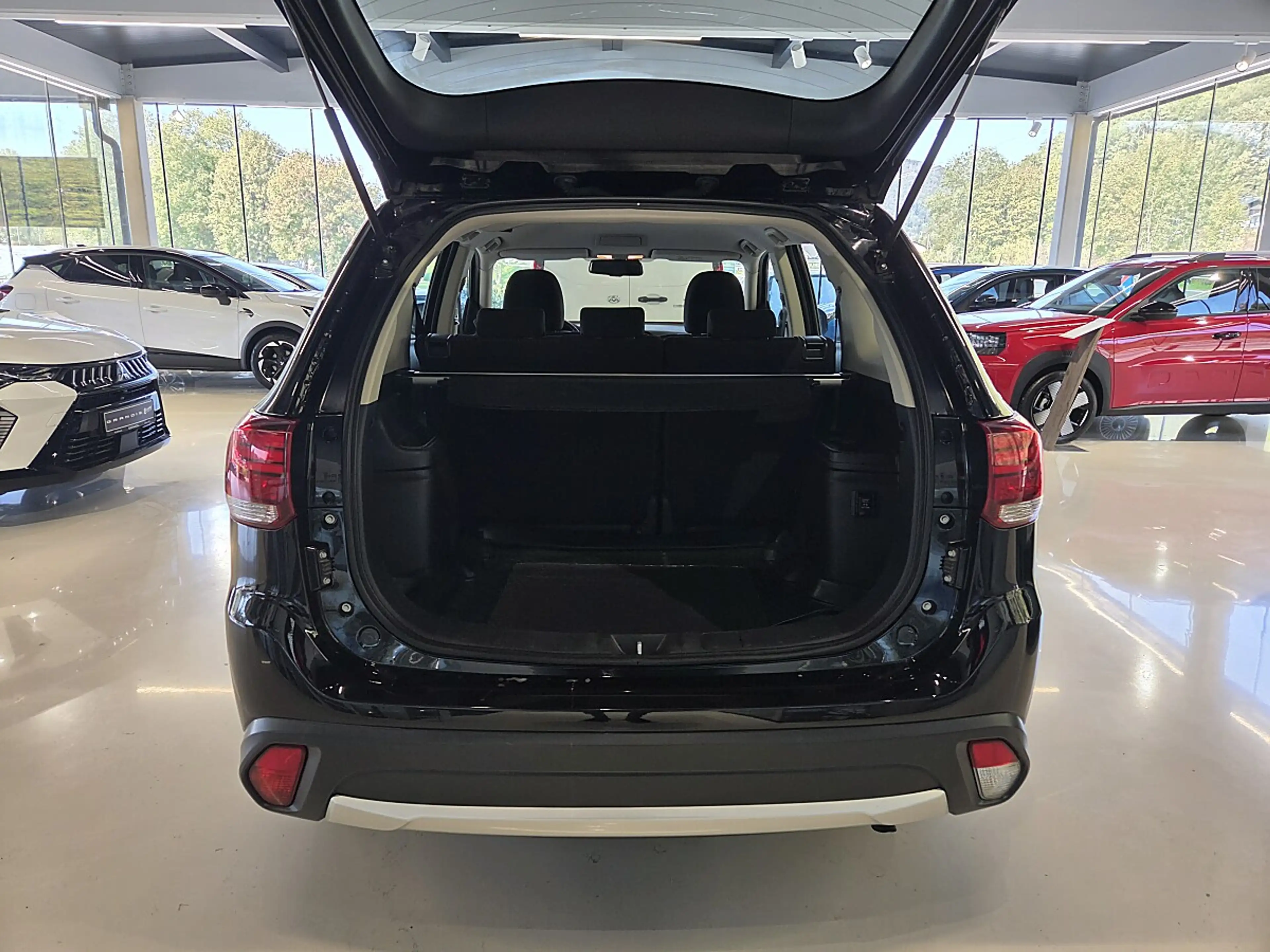 Mitsubishi Outlander 2,0 MIVEC AS&G 100 Jahre Sondermodell — photo 9