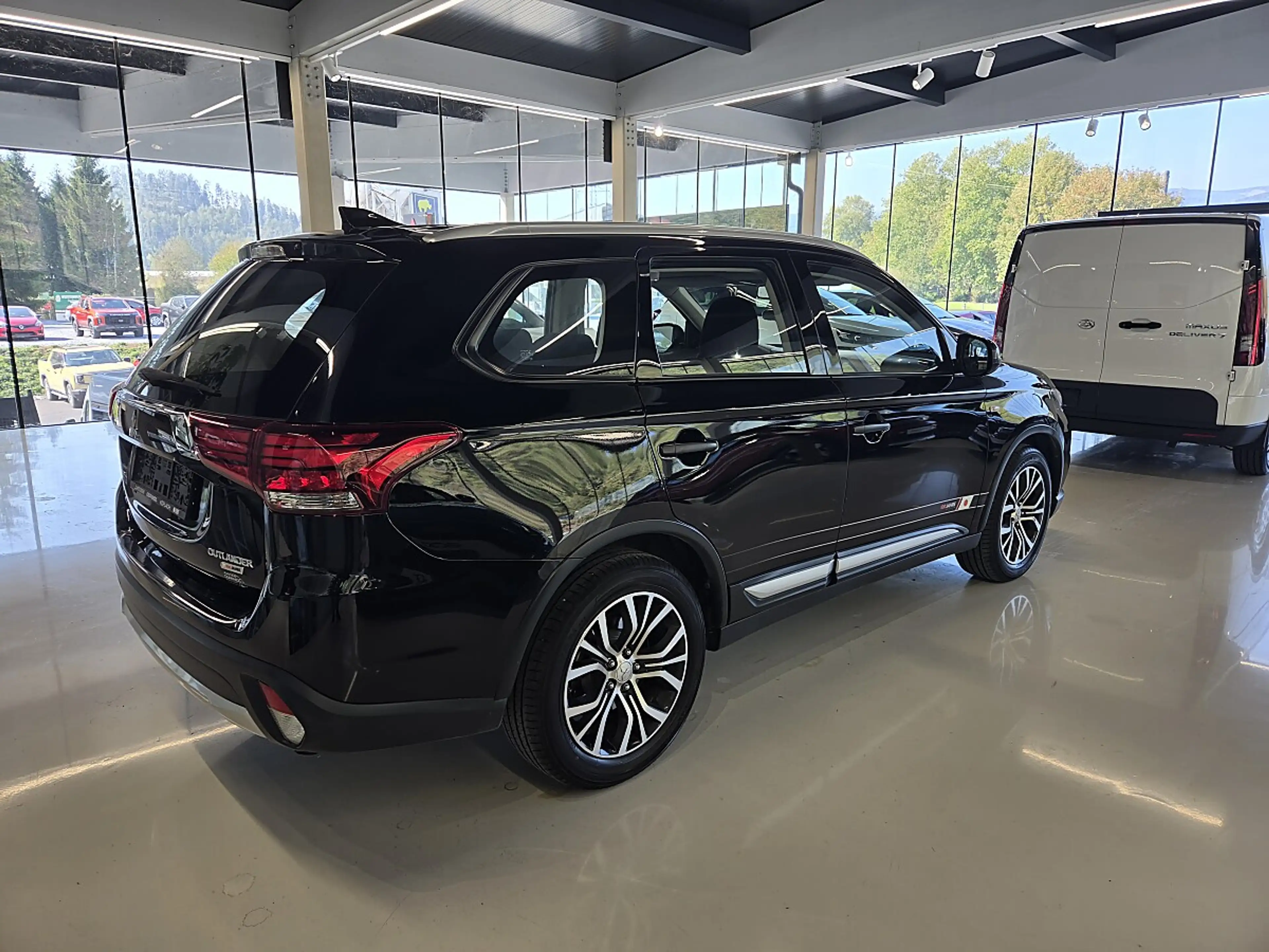 Mitsubishi Outlander 2,0 MIVEC AS&G 100 Jahre Sondermodell — photo 5