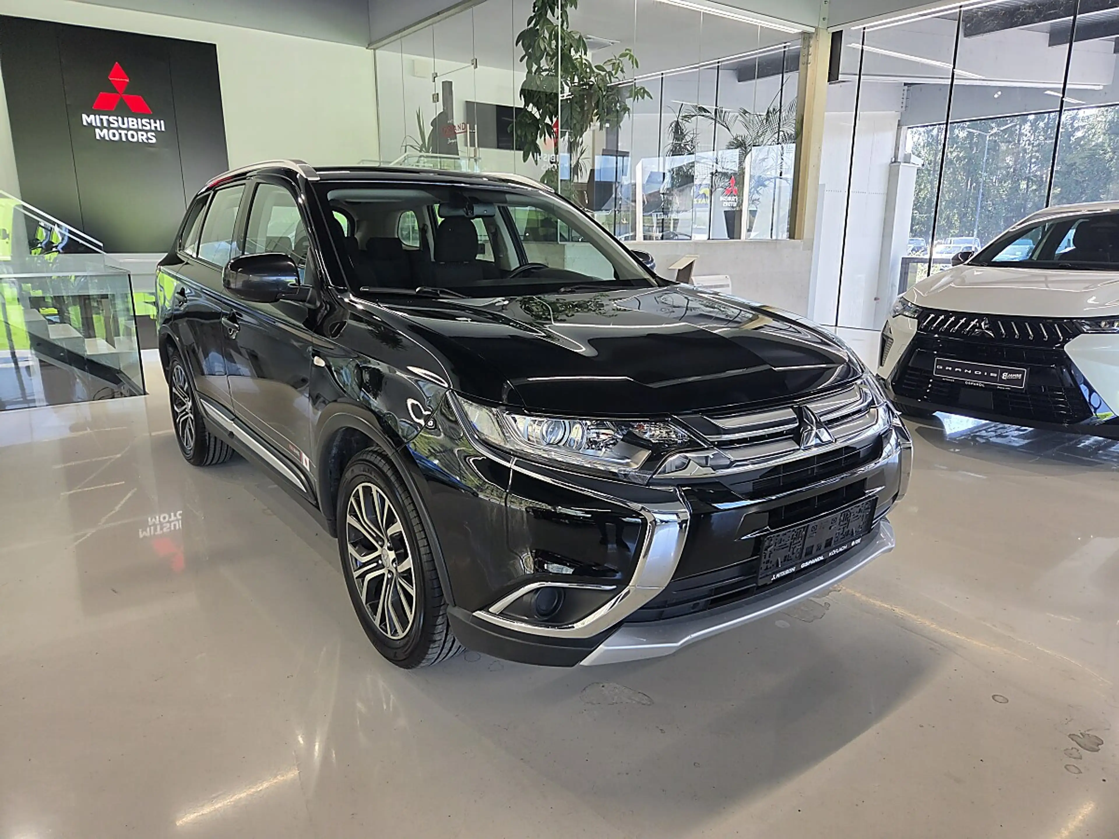 Mitsubishi Outlander 2,0 MIVEC AS&G 100 Jahre Sondermodell — photo 3