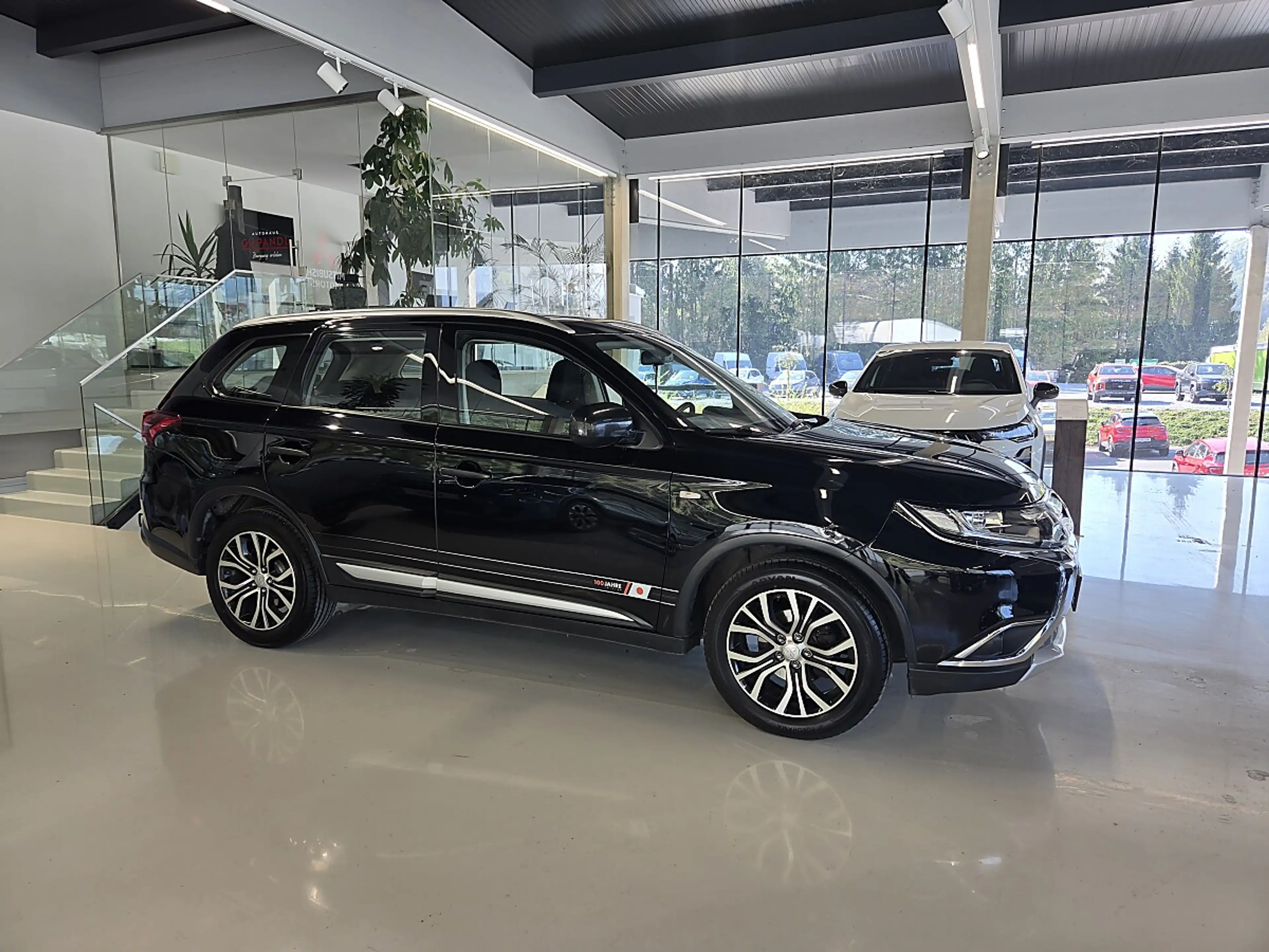 Mitsubishi Outlander 2,0 MIVEC AS&G 100 Jahre Sondermodell — photo 4