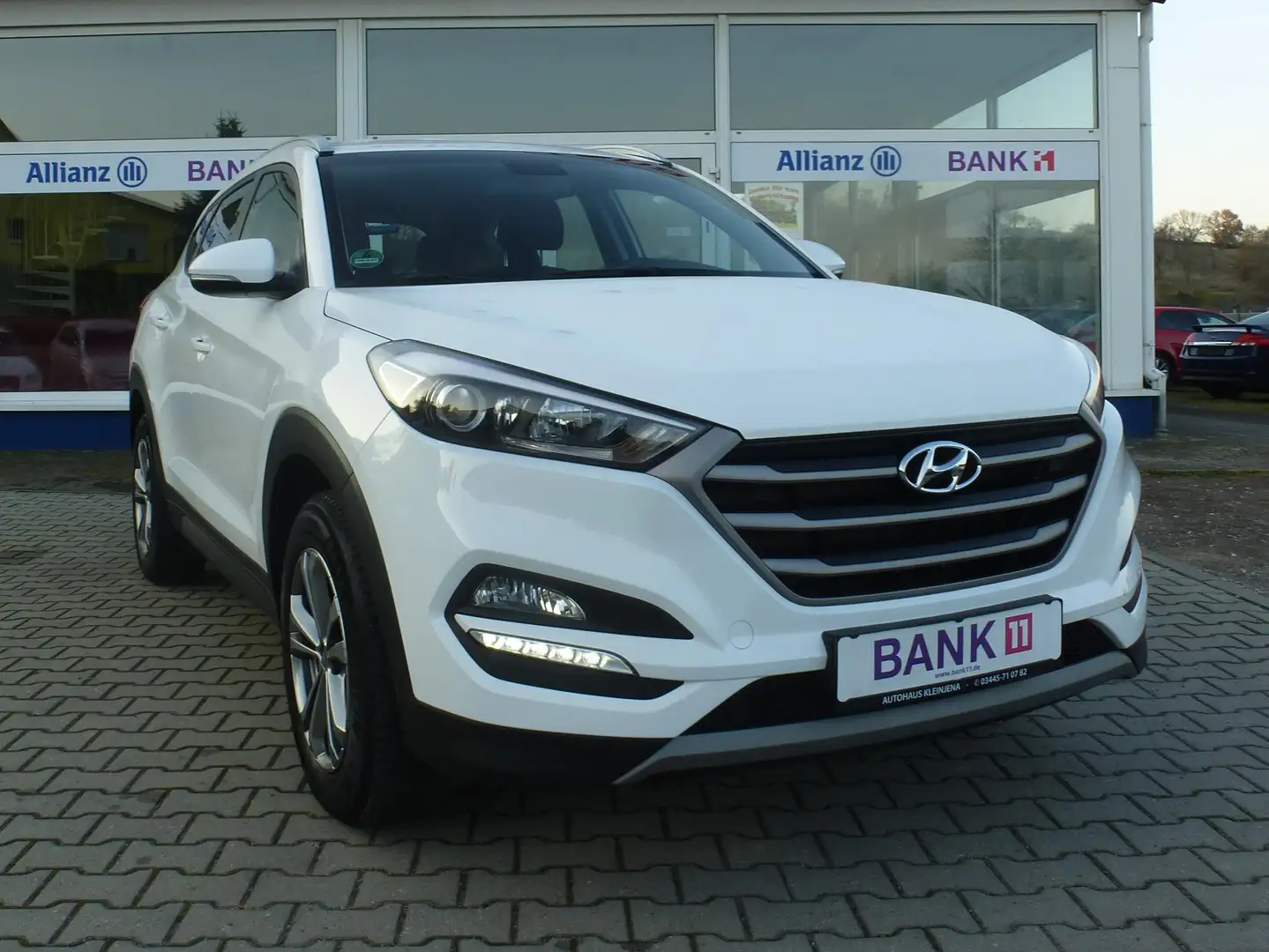 Hyundai TUCSON 1.6 /Euro6/Klima/Navi/1-Hand/67000km. Weiß - 1