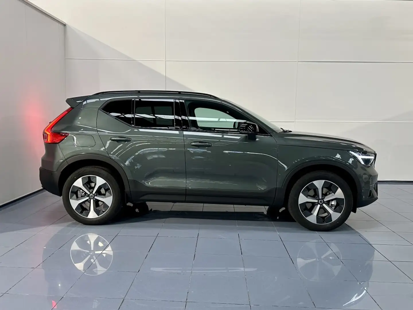 Volvo XC40 B3 Ultra Aut. Gris - 2