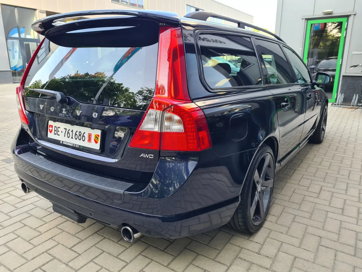 Volvo V70 3.0 T6 AWD R-Design Heico Youngtimer Blauw - 2