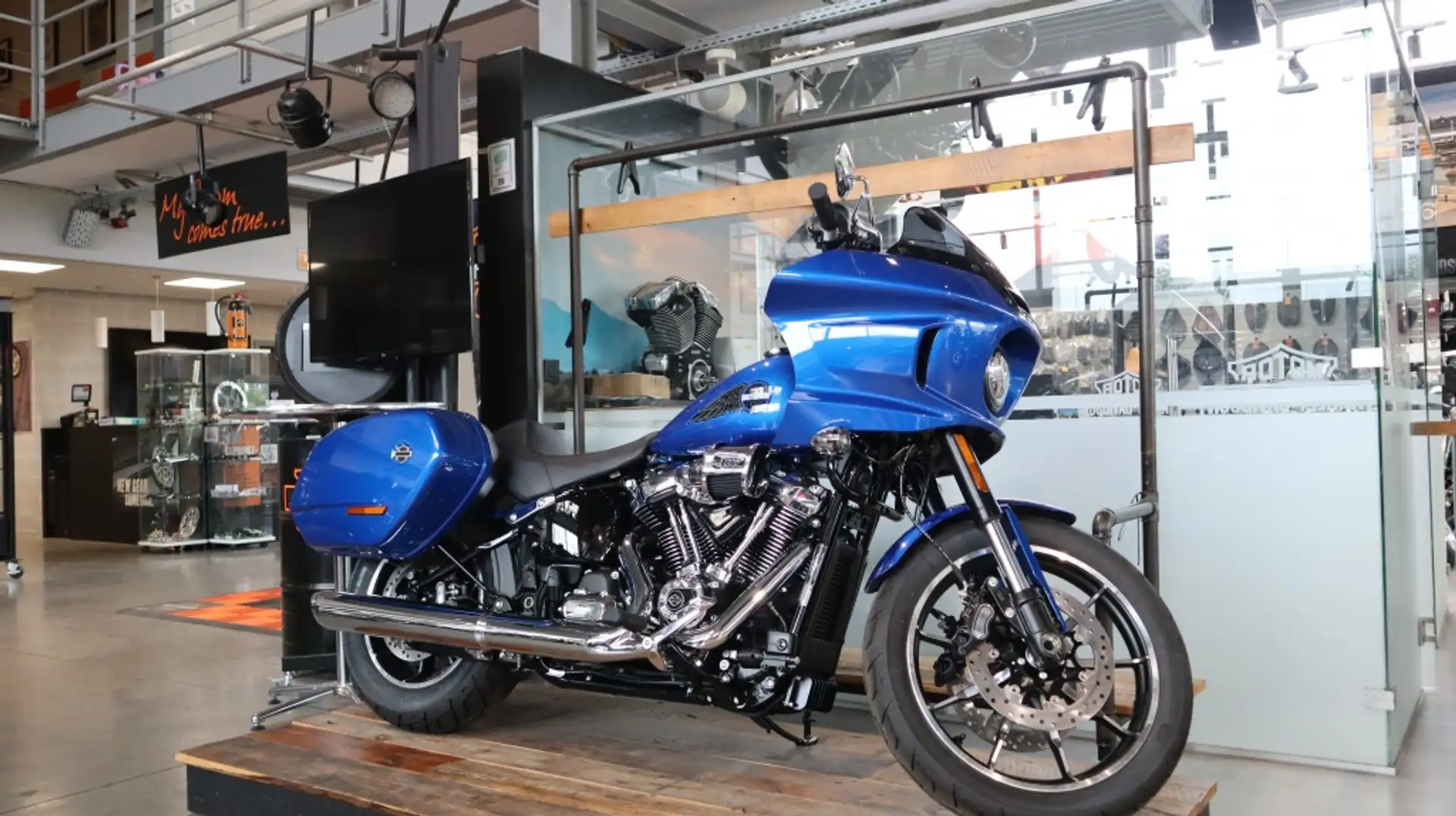 Harley-Davidson Lowrider ST Chopper Bleu - 1