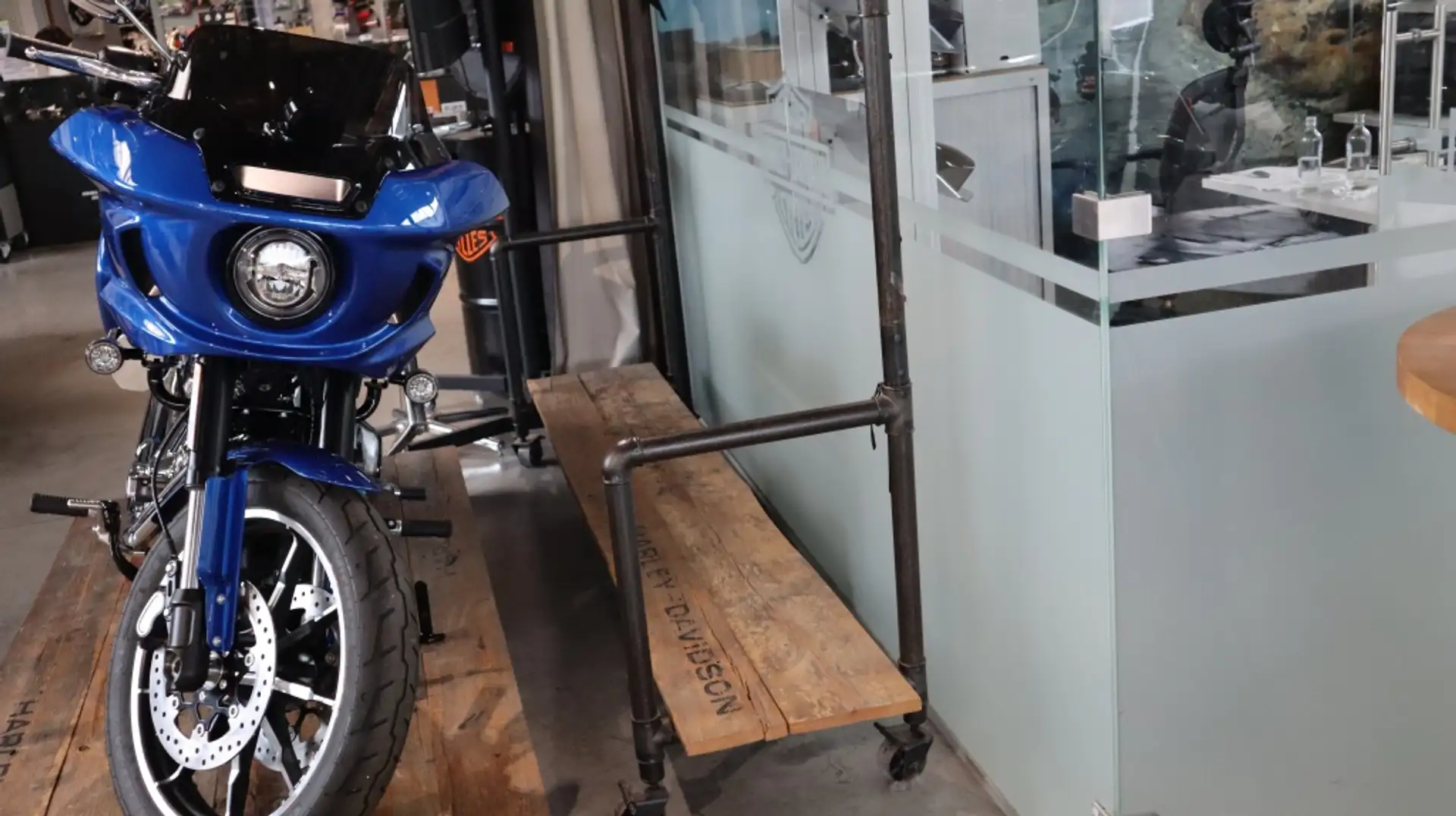 Harley-Davidson Lowrider ST Chopper Bleu - 2