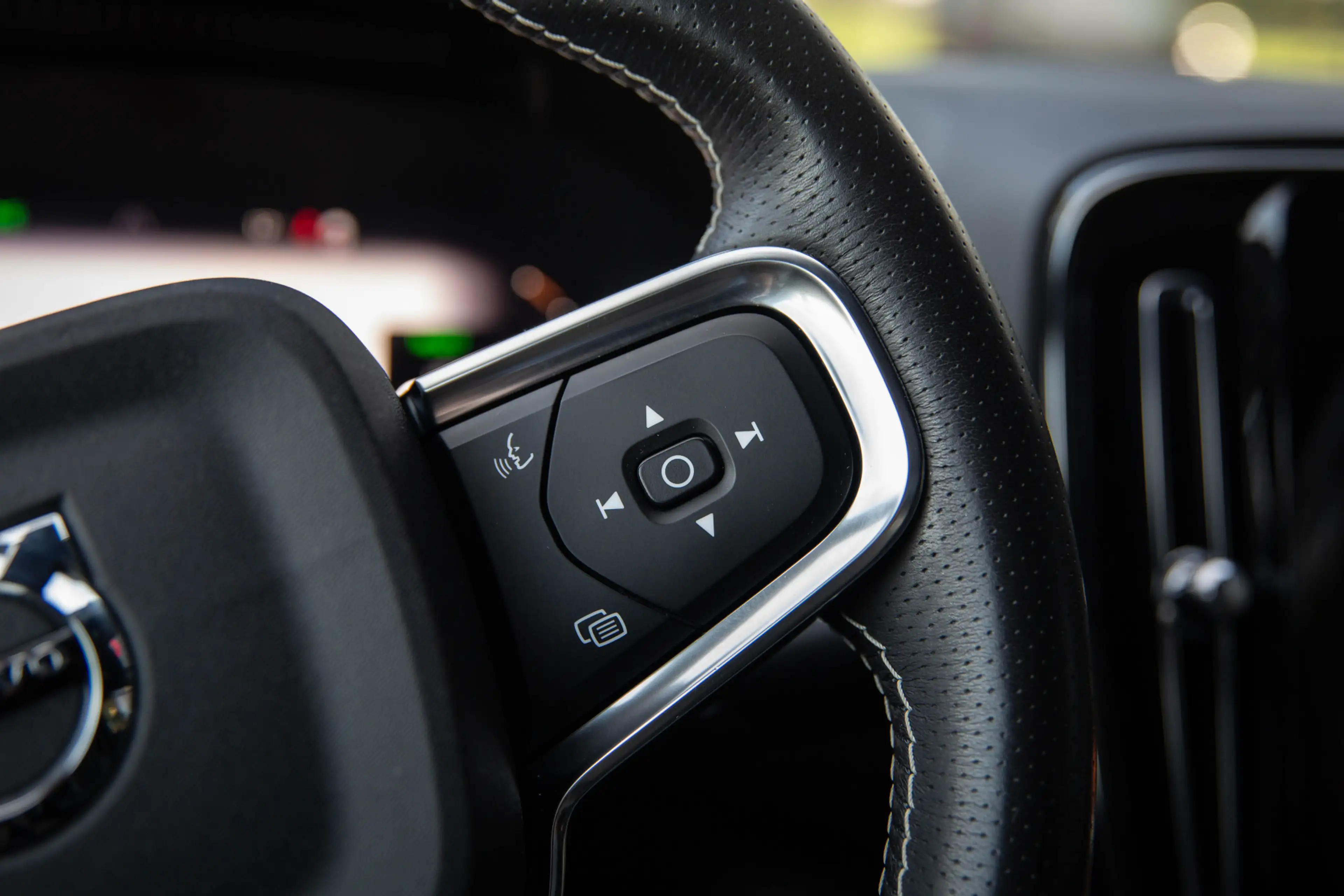 Volvo XC40 Recharge P8 AWD R-Design , SOH 92%, Harman/Kardon, — photo 14