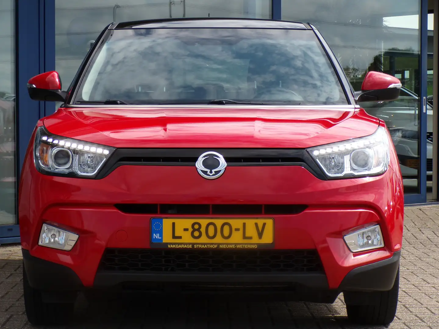SsangYong Tivoli 1.6 Sapphire, Afn. Trekhaak / Leder / Camera / Sto Rood - 2