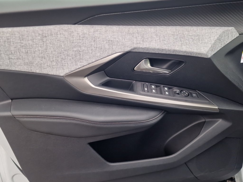 Peugeot 5008 ALLURE Hybrid 136 e-DCS6 — photo 15