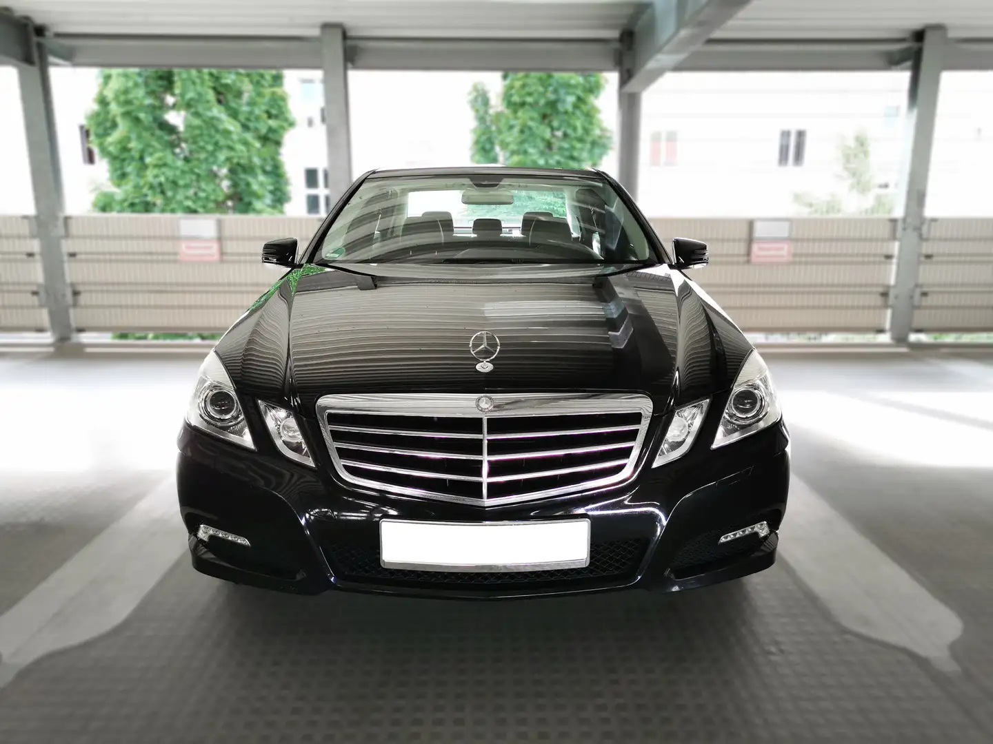 Mercedes-Benz E 220 CDI (W212) - Gepflegter Garagenwagen Schwarz - 2