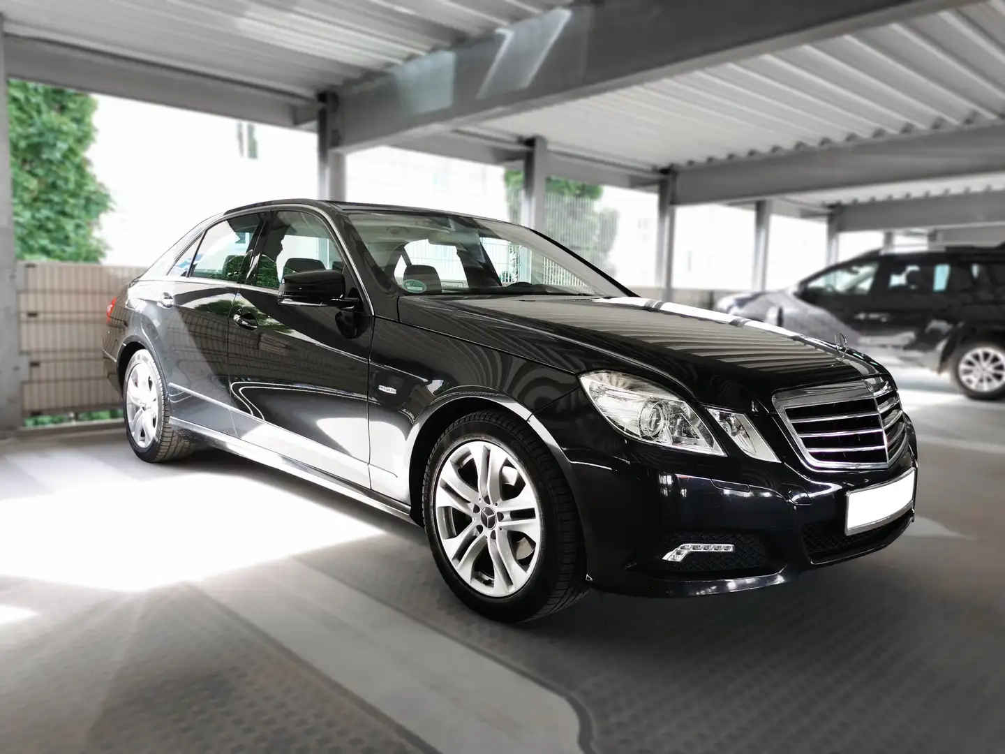 Mercedes-Benz E 220 CDI (W212) - Gepflegter Garagenwagen Schwarz - 1