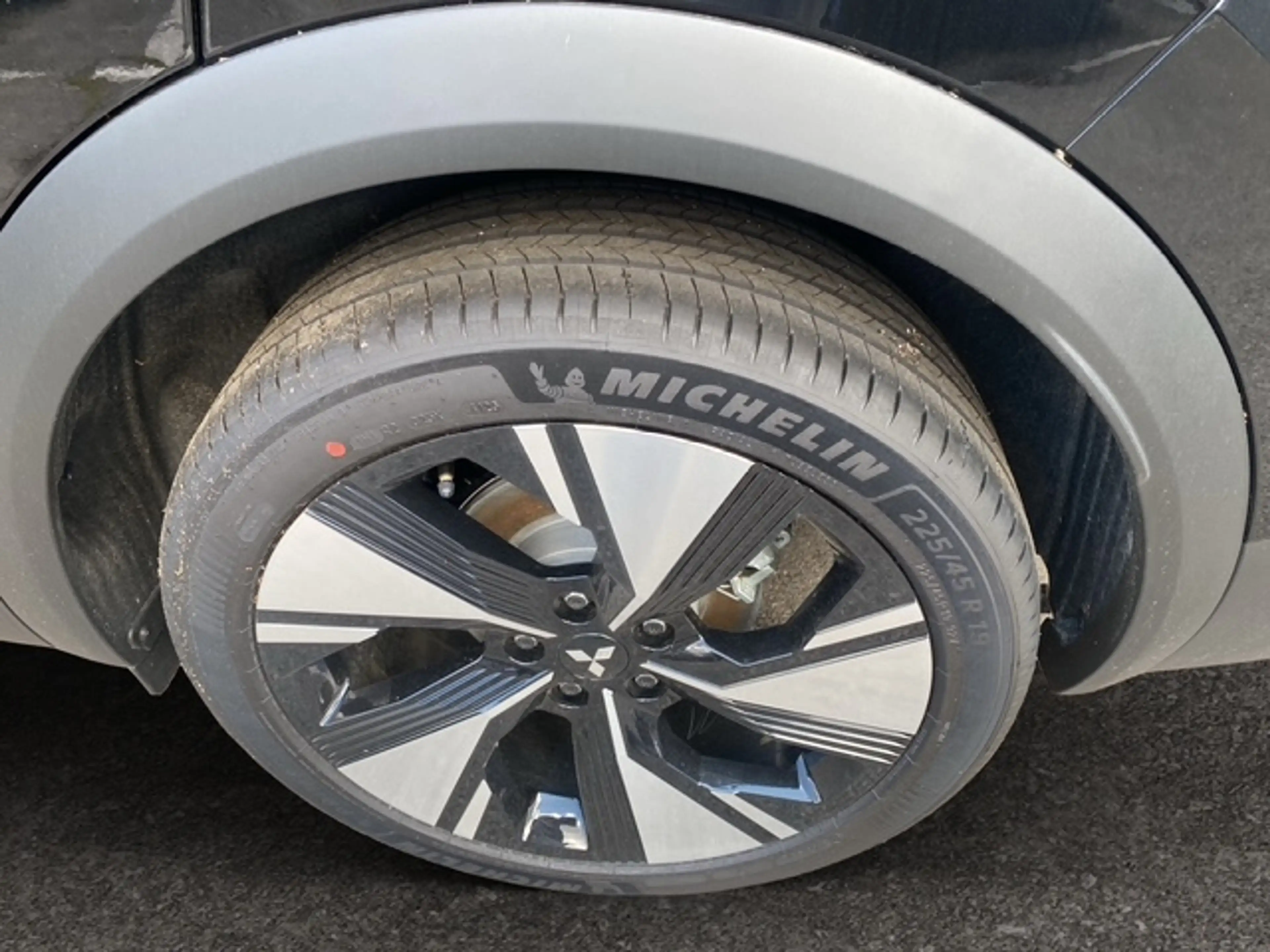 Mitsubishi Grandis Diamant TOP 1.8 Hybrid — photo 11