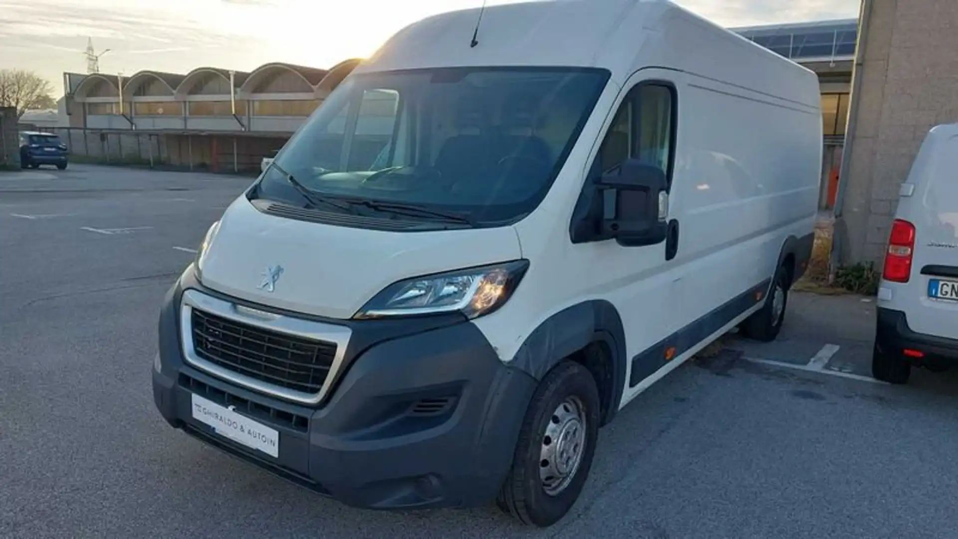 Peugeot Boxer L4 H2 XL 435 2.0 BlueHDi 130CV Furgone Bílá - 1