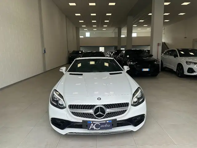 Mercedes-Benz SLC 200 AMG line