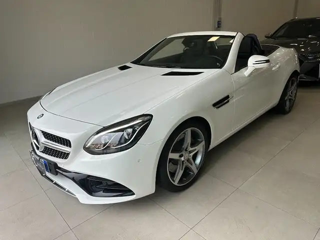 Mercedes-Benz SLC 200 AMG line