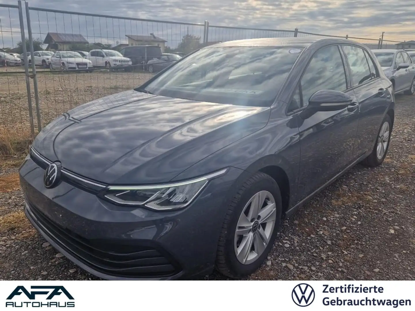 Volkswagen Golf VIII 1.0 eTSI LIFE DSG Navi*LED*RFK*ACC*APP Grau - 1